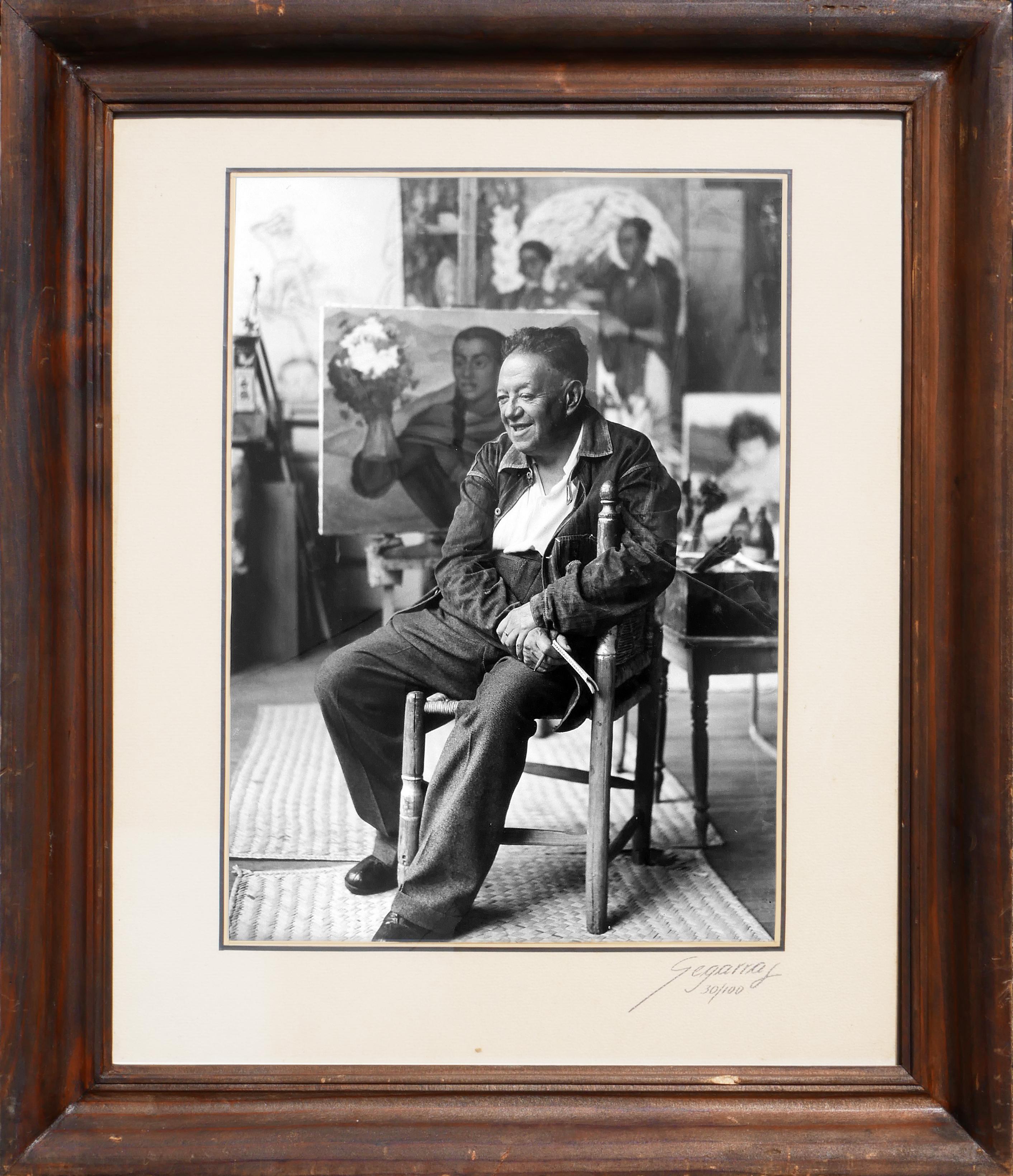 Schwarz-Weiß-Porträtfotografie von Diego Rivera