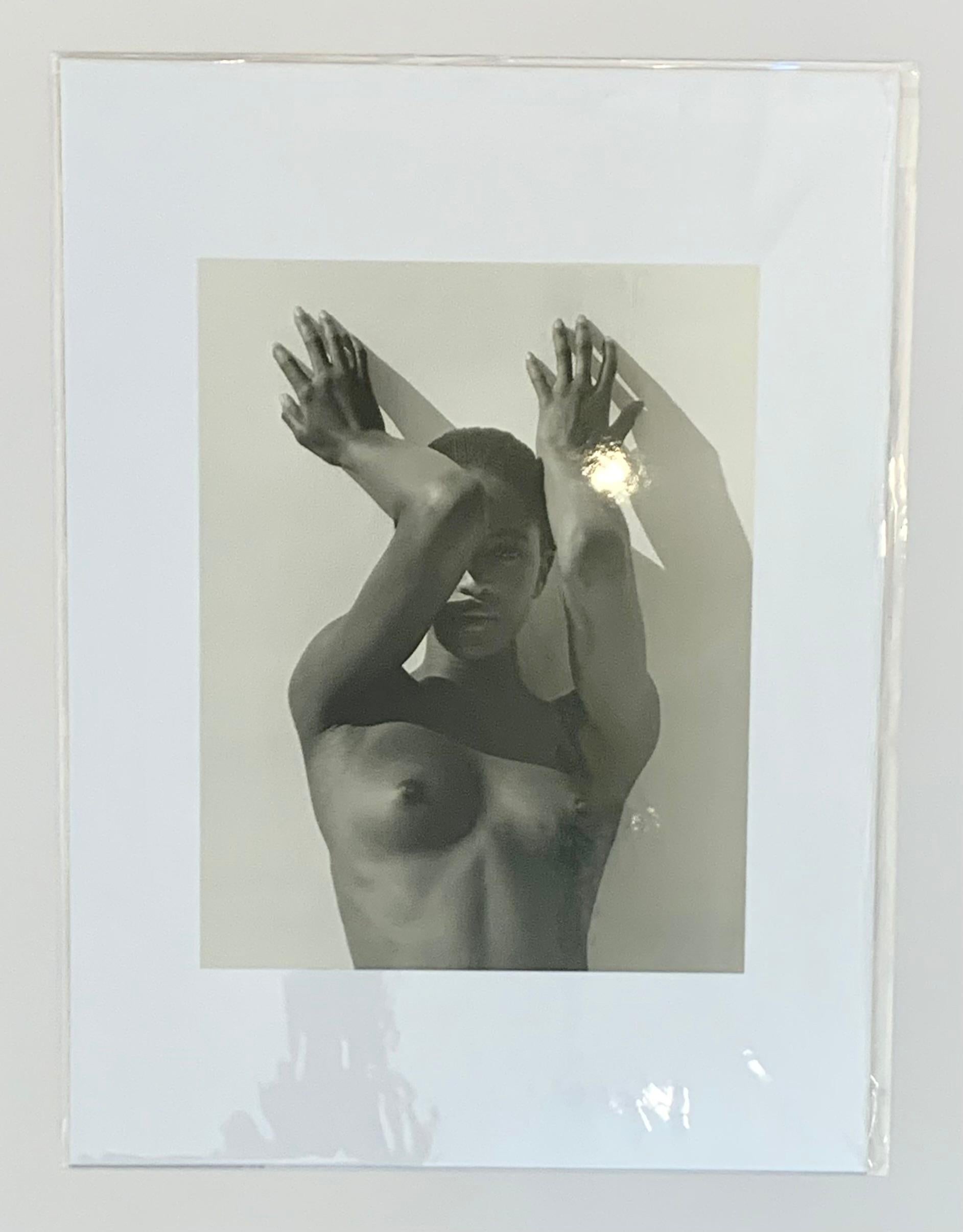 Naomi with Raised Arms Los Angeles 1988
by Herb Ritts

World renowned British super model, Naomi Campbell, posing in front of the lens with her arms raised.

Unframed
Matted
Overall size : 12 x 16