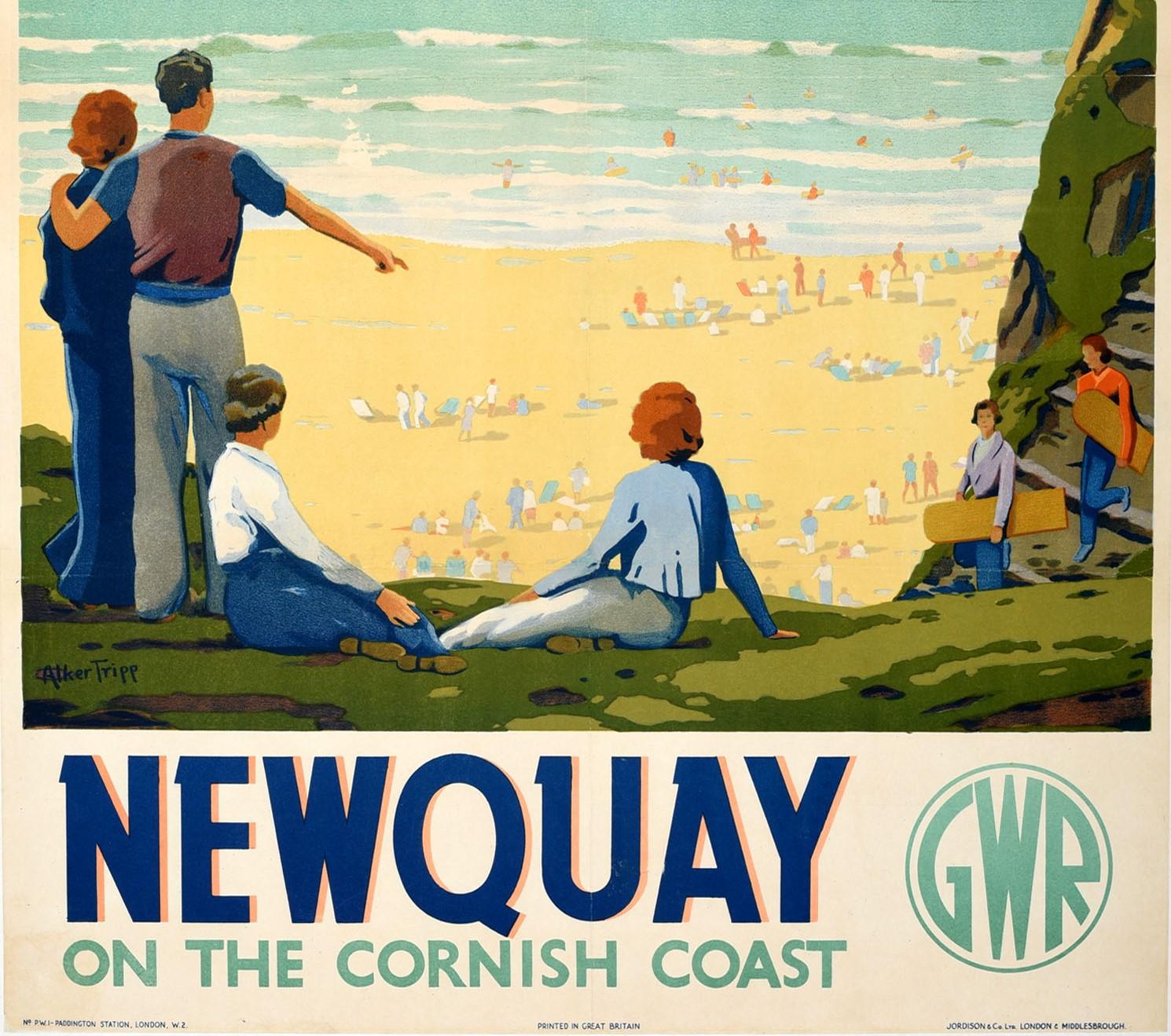 Affiche de voyage originale Newquay On The Cornish Coast GWR Cornwall Beach - Beige Print par Herbert Alker Tripp