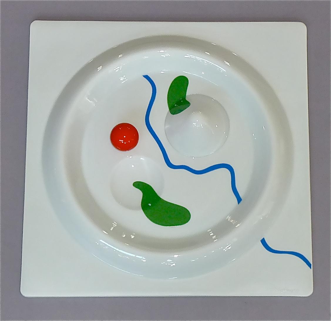 Importante et rare assiette carrée en porcelaine d'art Herbert Bayer 