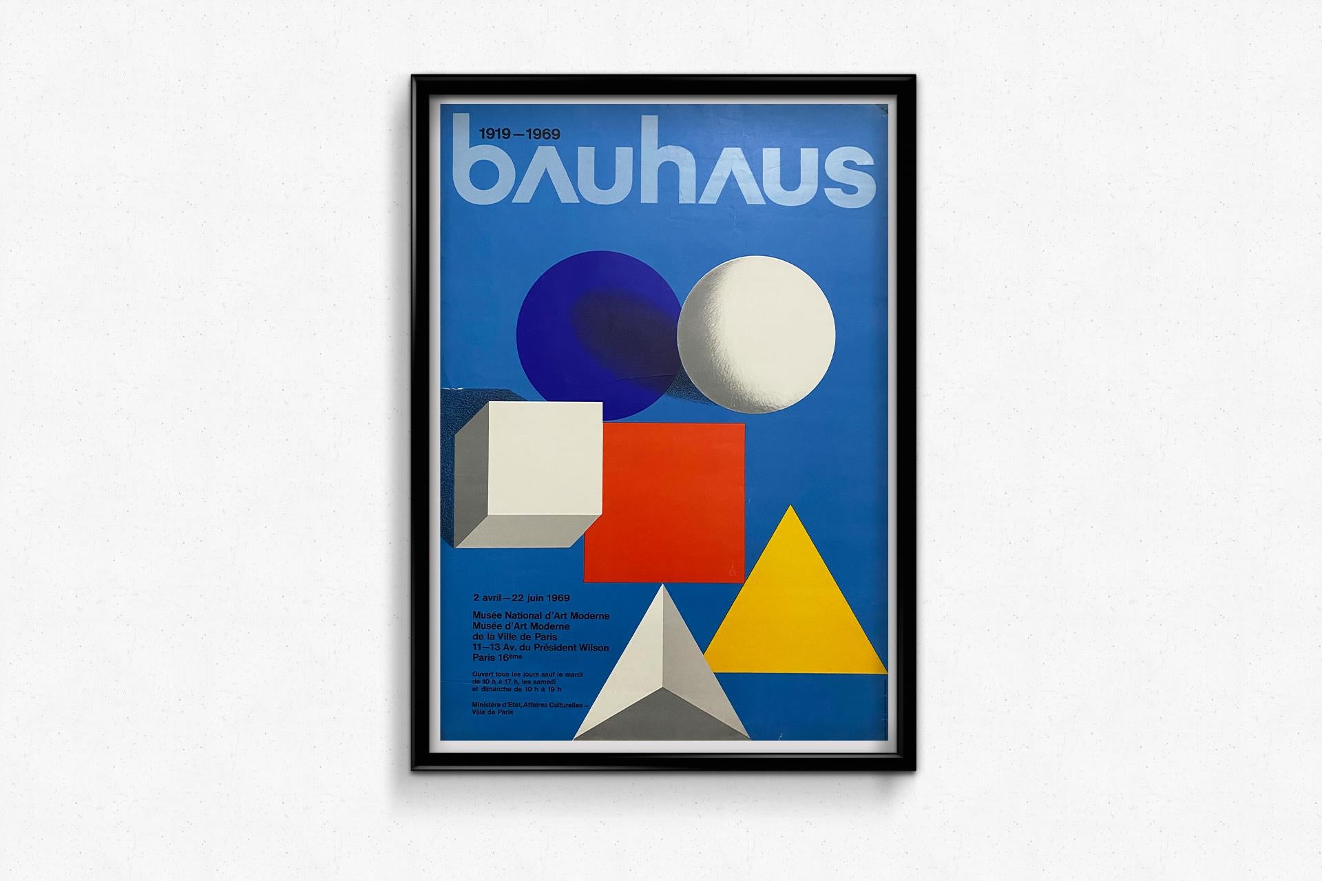 Une belle affiche réalisée pour le 50e anniversaire de la création du Bauhaus au Musée national d'art moderne, par Herbert Bayer 🇺🇸 (1900-1985), designer, peintre, architecte mais aussi typographe et photographe américain d'origine
