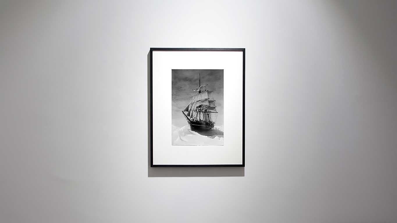 La Terra Nova trattenuta nel branco, 13 dicembre 1910 (I) - Photograph di Herbert George Ponting