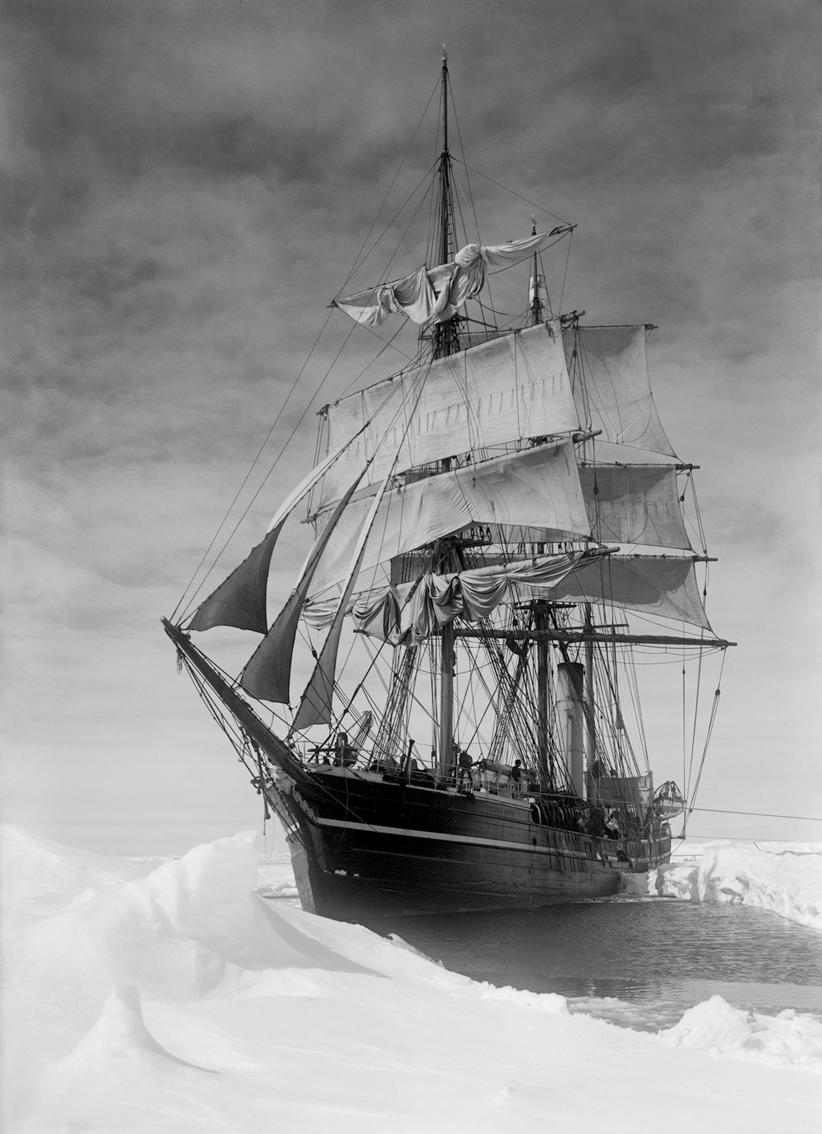 Black and White Photograph di Herbert George Ponting - La Terra Nova trattenuta nel branco, 13 dicembre 1910 (I)