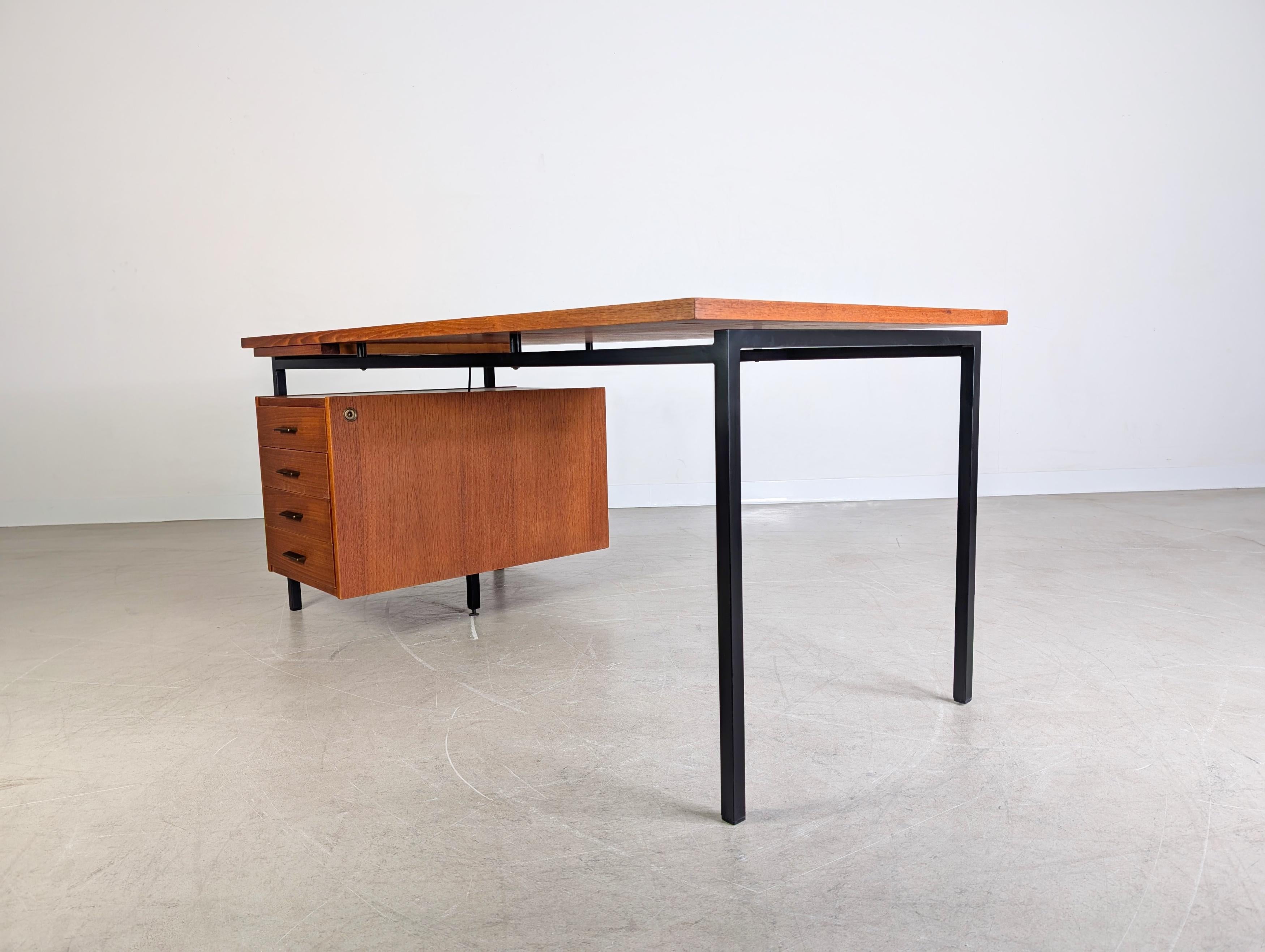 Herbert Hirche Midcentury Schreibtisch Holzäpfel Teak Bauhaus en Bueno estado para la venta en Berlin, DE