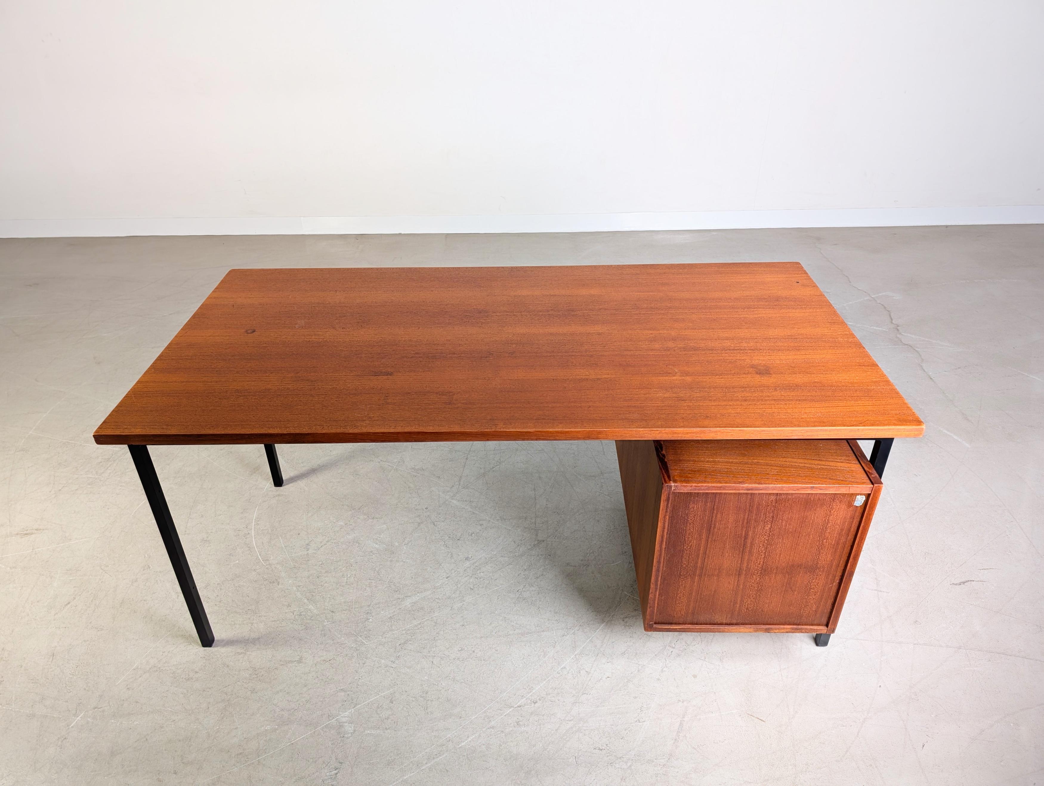 Herbert Hirche Midcentury Schreibtisch Holzäpfel Teak Bauhaus mediados del siglo XX en venta
