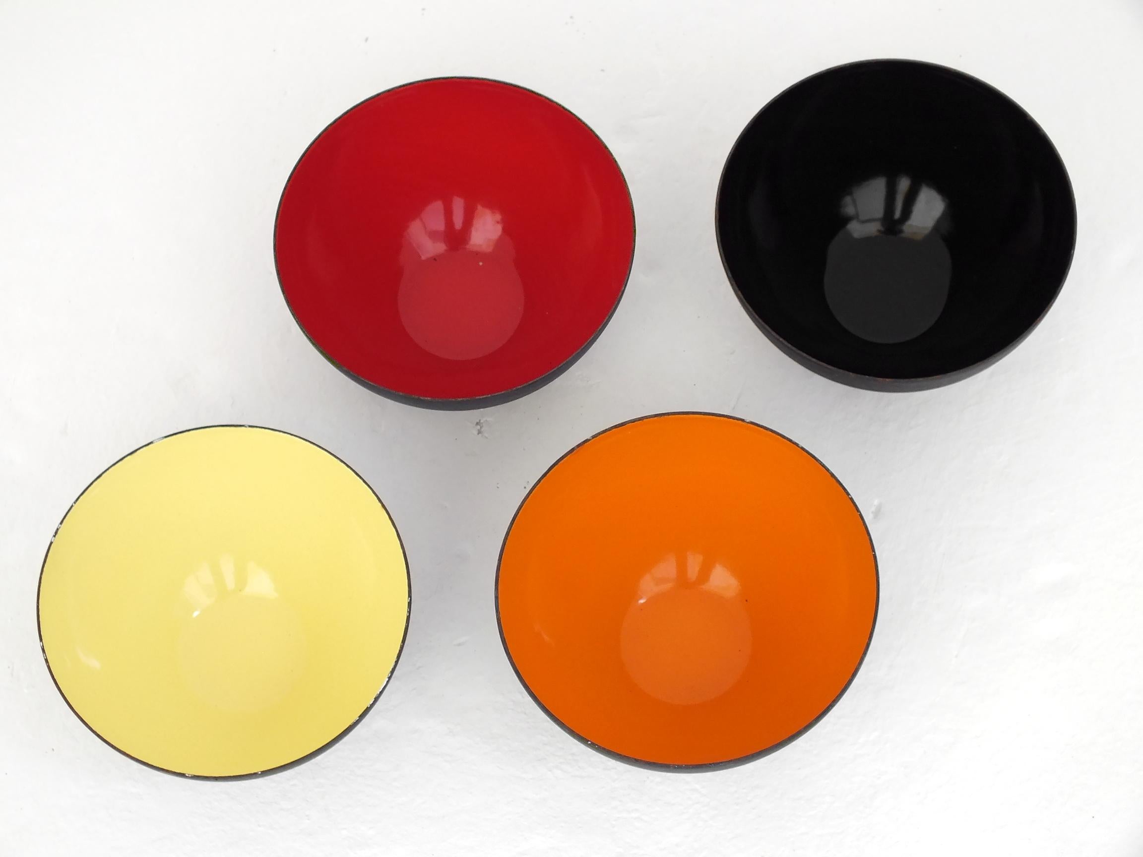 Enameled Herbert Krenchel Krenit 4 bowl set first edition by Torben Orskov Denmark For Sale