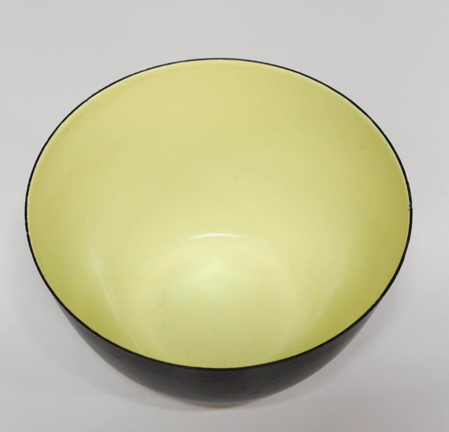 Herbert Krenchel Krenit bowl, light limegreen enamel on the inside. Metal on the outside.

Marked underneath.