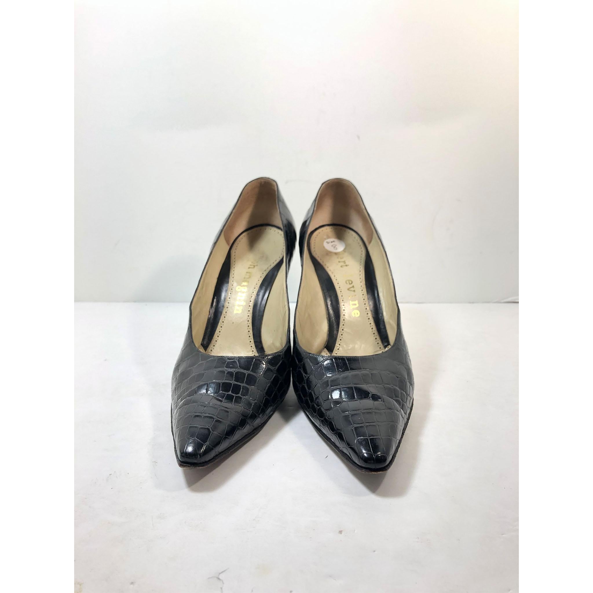 HERBERT LEVINE Black Alligator Pumps Size 8 In Good Condition For Sale In Los Angeles, CA