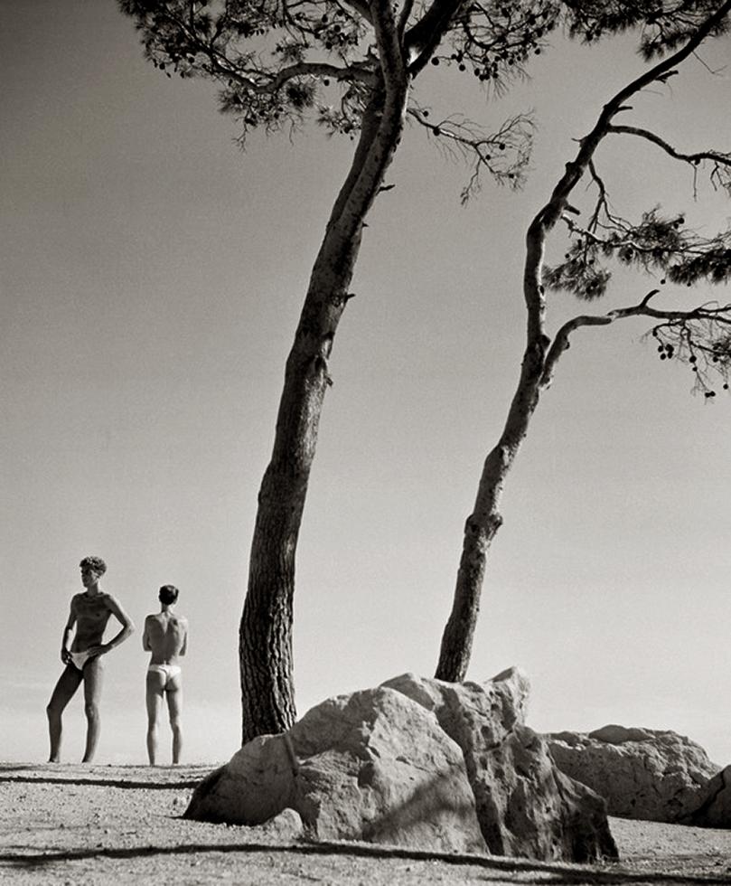 Herbert List Figurative Photograph - Junge Männer auf Naxos
