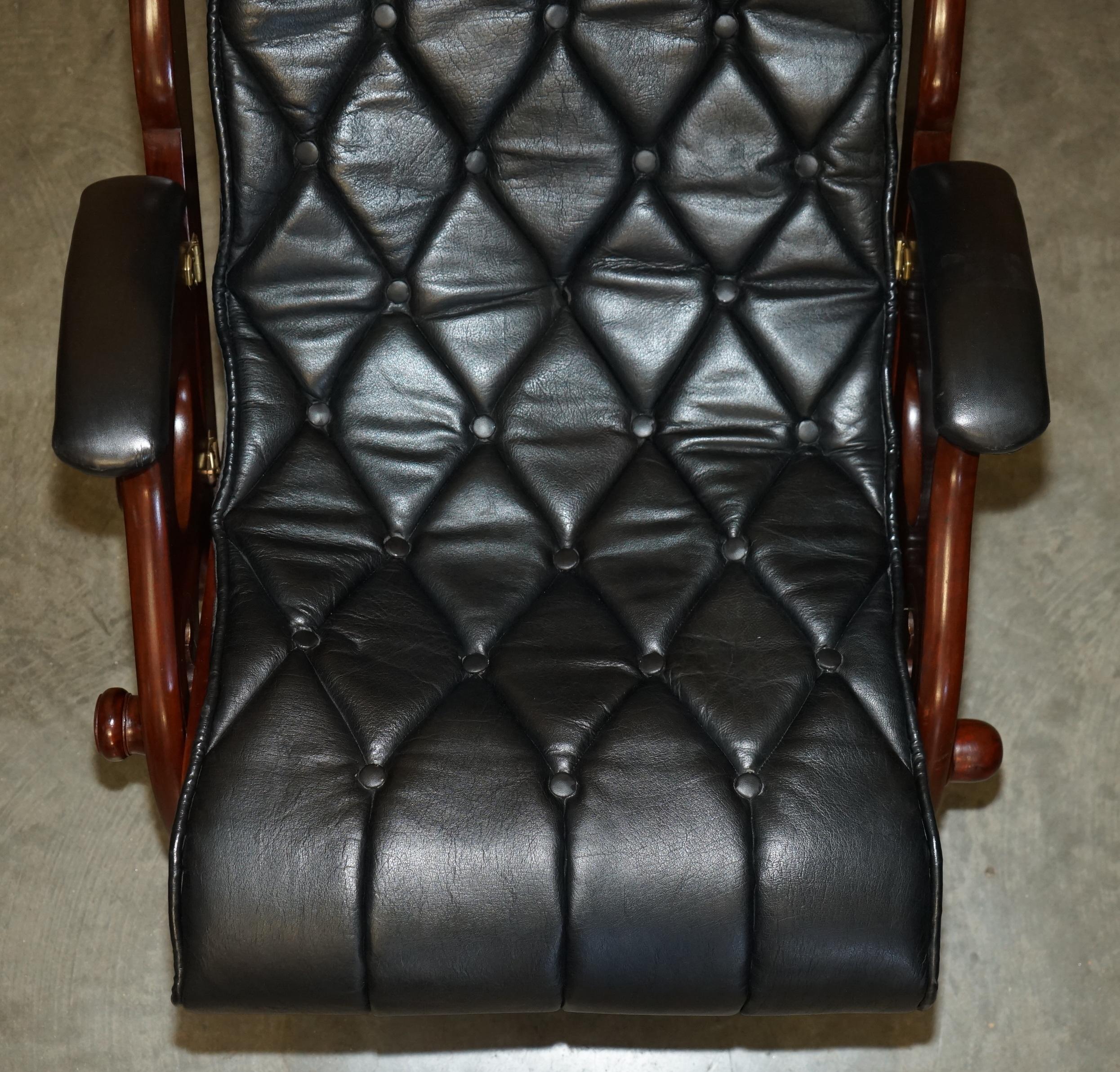 HERBERT MACNAIR ATTRIBUTED ANTIQUE HARDWOOD & BRASS FOLDING CAMPAIGN ARMCHAiR In Good Condition For Sale In West Sussex, Pulborough