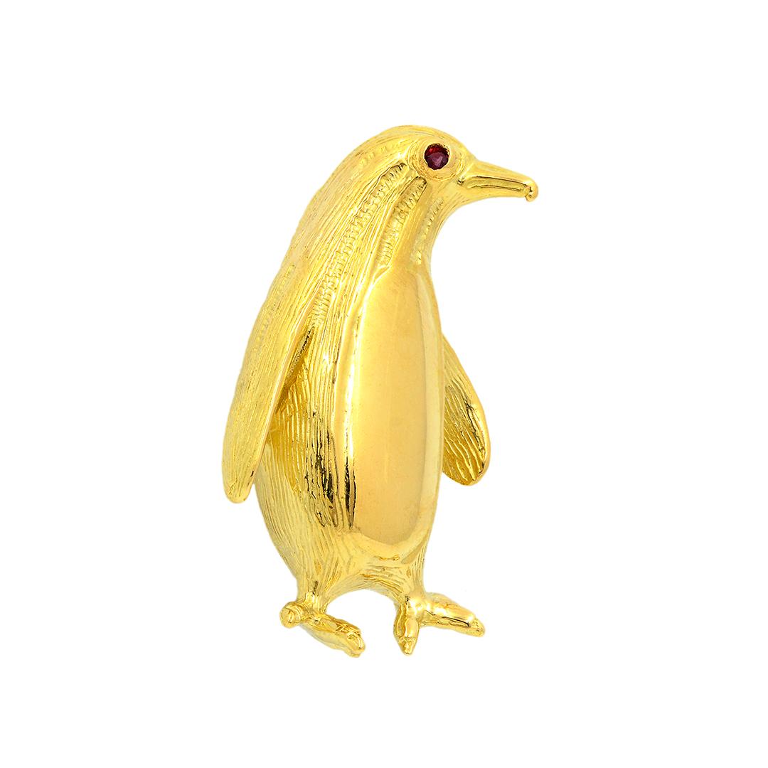 Herbert Rosenthal 18k Yellow Gold Ruby Penguin Pin In Good Condition In Dallas, TX