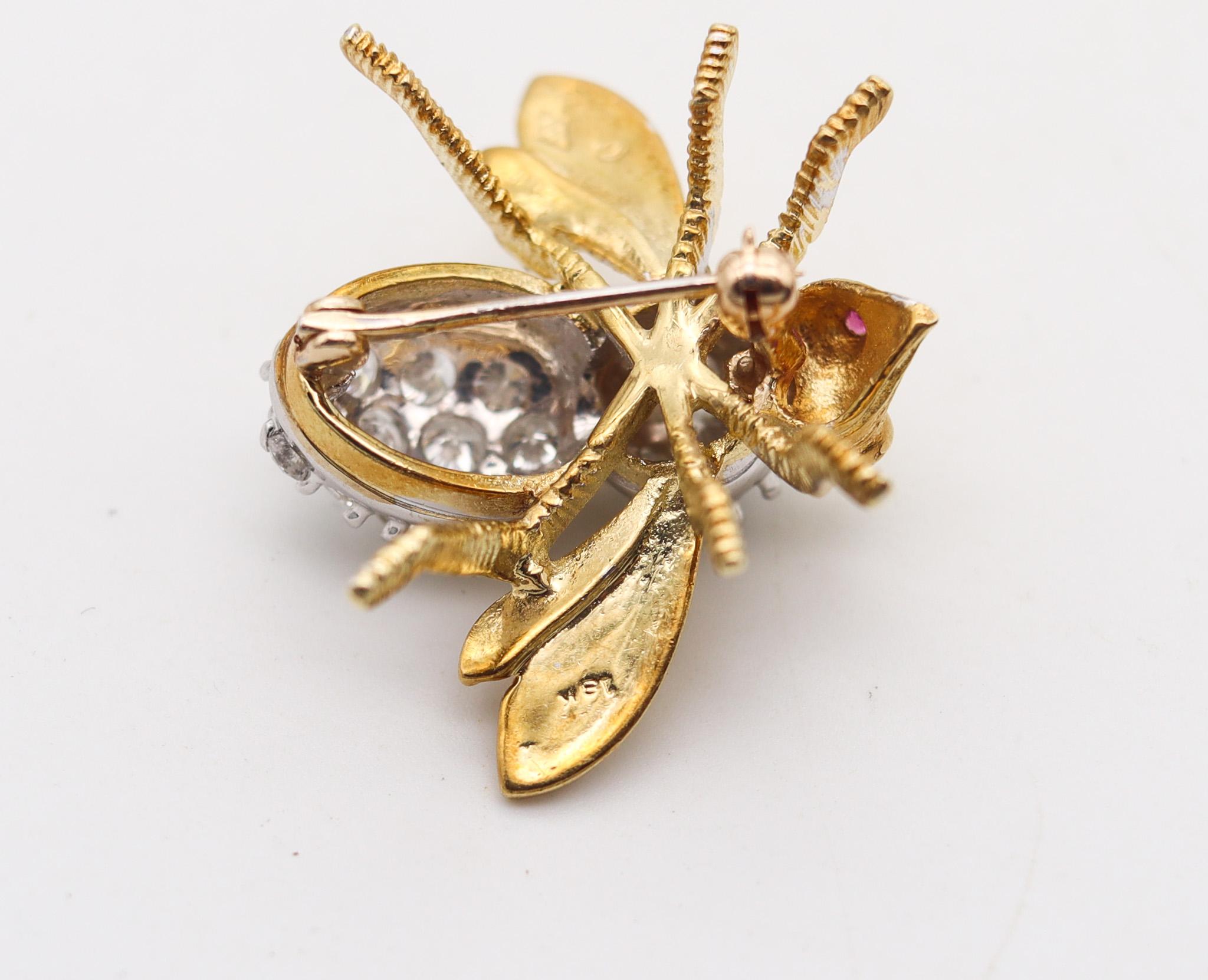 Herbert Rosenthal 1960 Bee Brooch in 18kt Yellow Gold 2.34 Ctw Diamonds & Rubies In Excellent Condition For Sale In Miami, FL