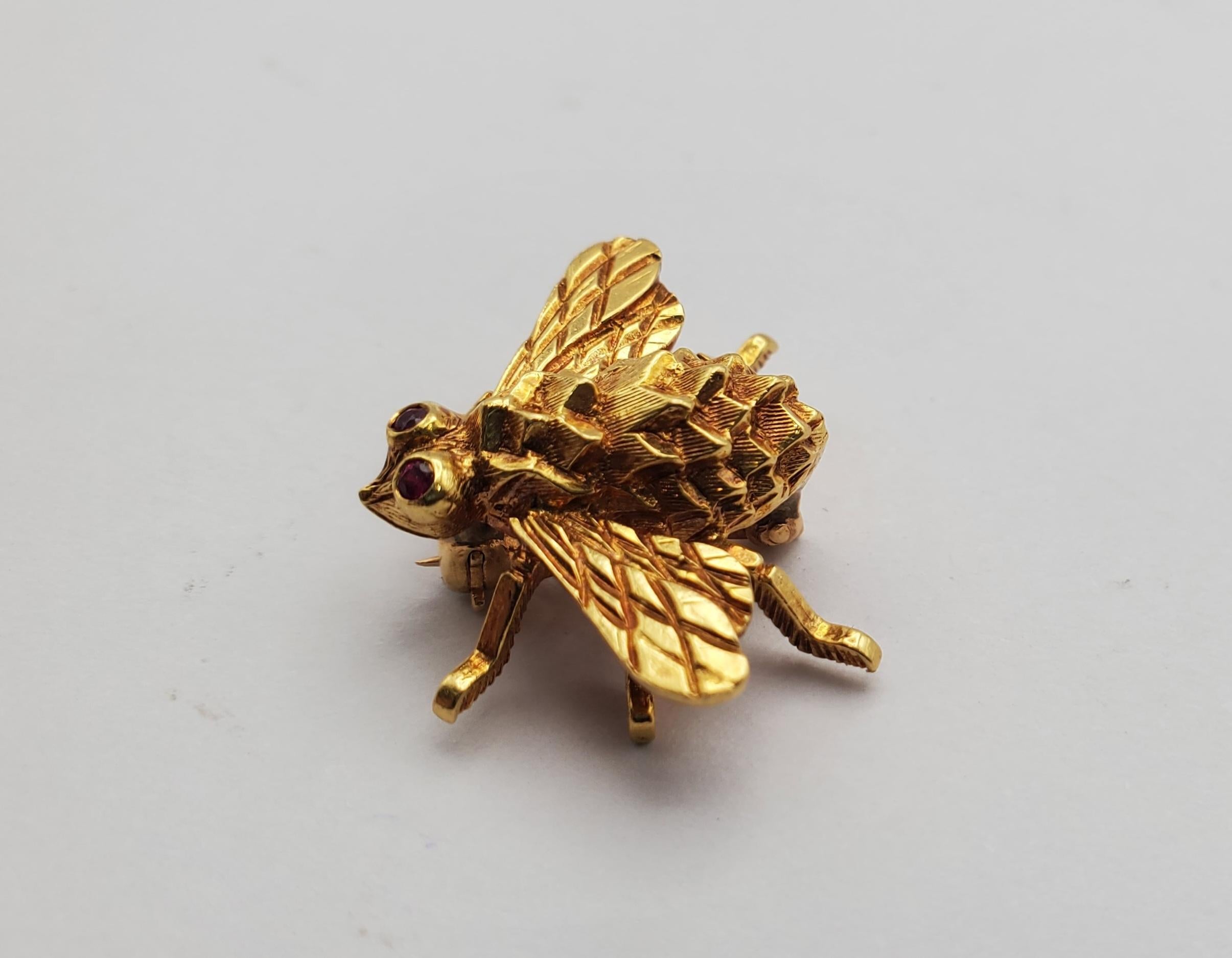 Herbert Rosenthal Bee Brooch Natural Ruby 18K Yellow Gold In Good Condition For Sale In Pittsburgh, PA