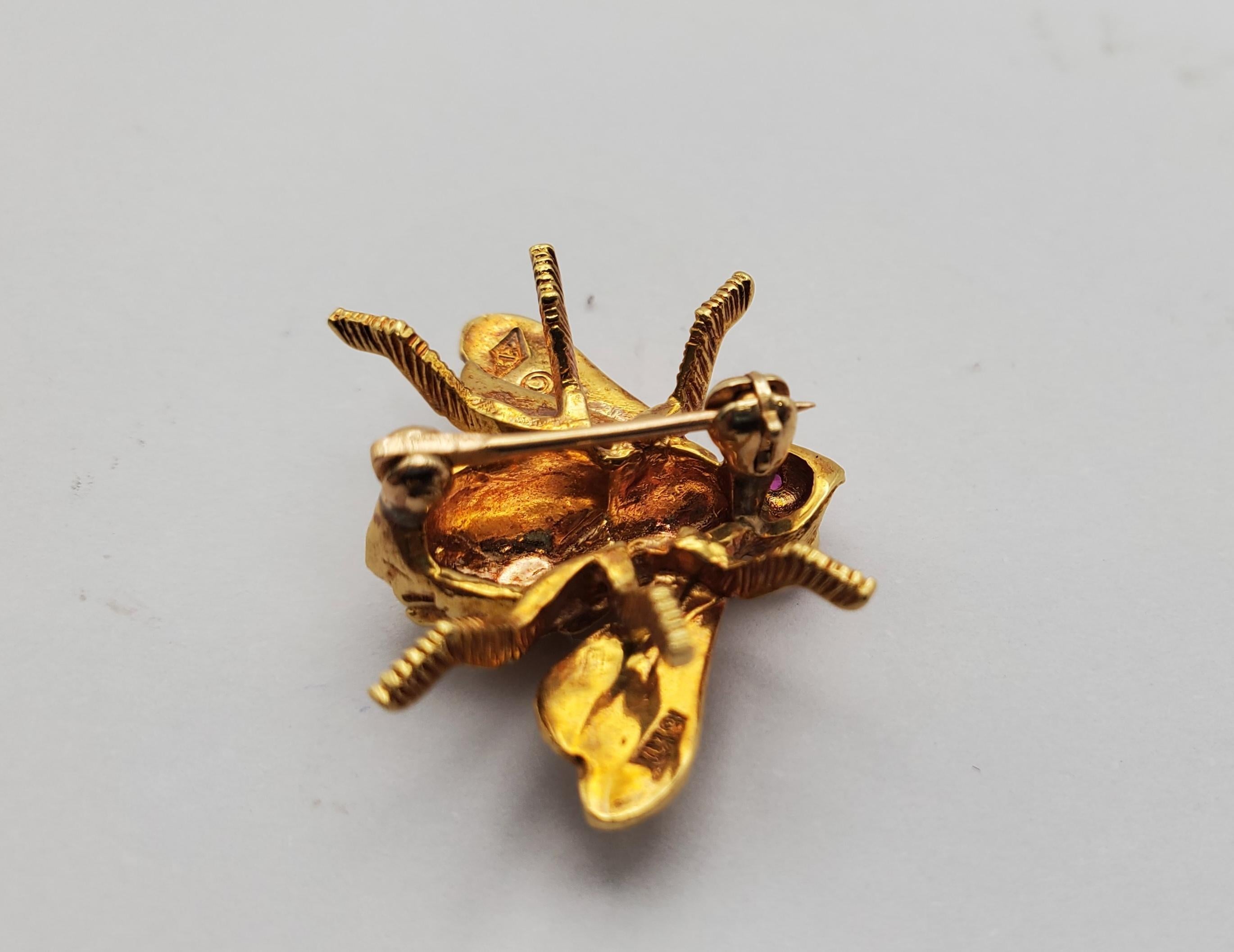 Herbert Rosenthal Bee Brooch Natural Ruby 18K Yellow Gold For Sale 3