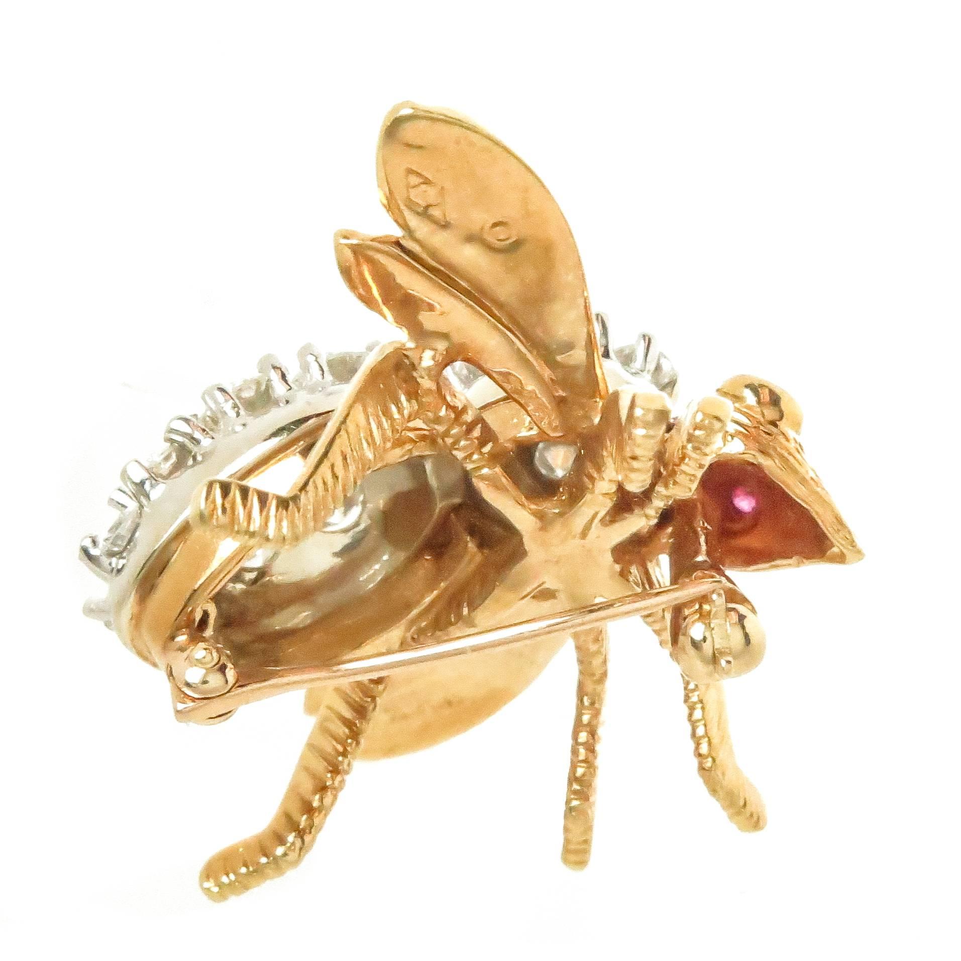 Herbert Rosenthal Large Yellow Gold Diamond Bee Brooch In Excellent Condition In Chicago, IL