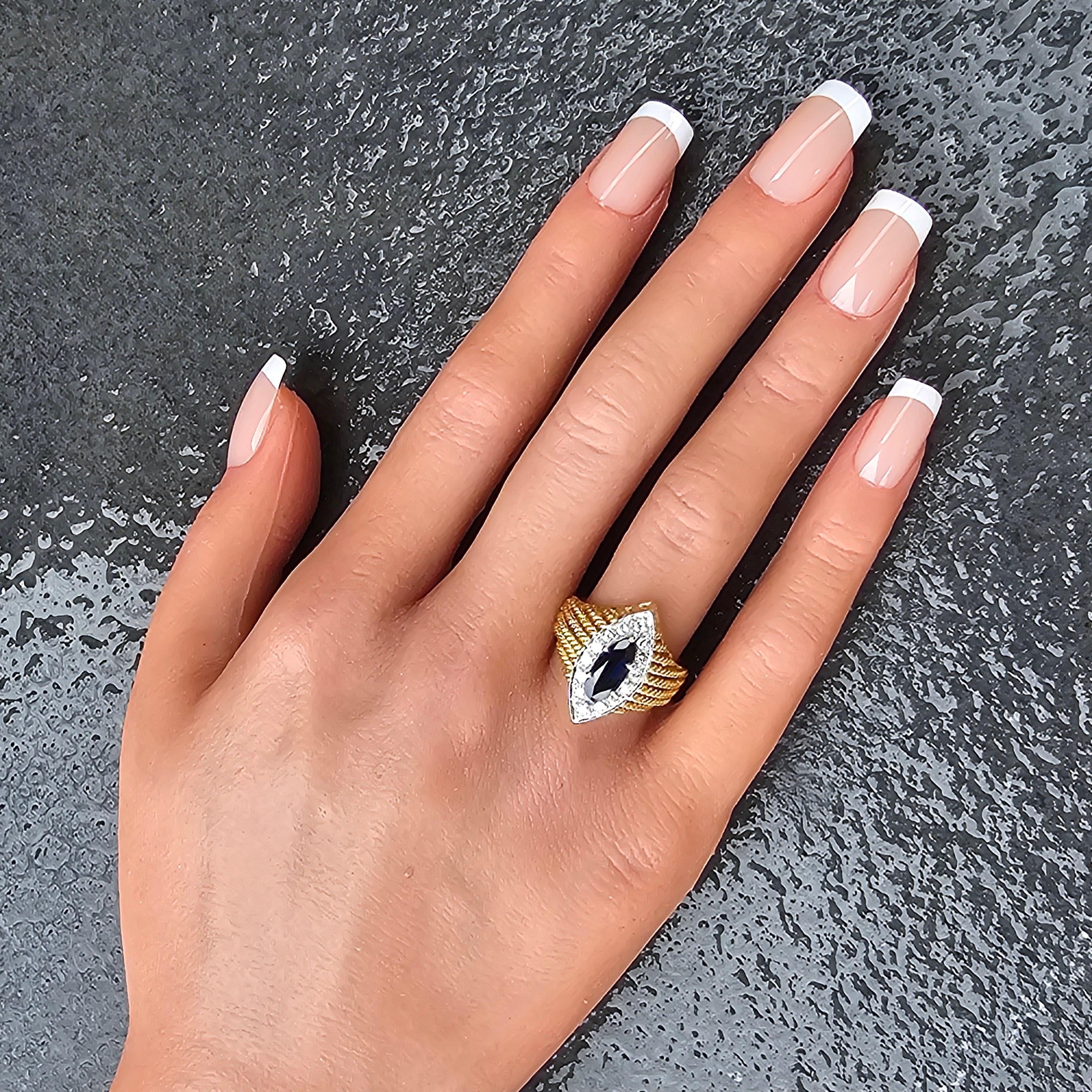 Herbert Rosenthal Anello con diamante e zaffiro blu marquise in oro giallo 18 carati 6,5 9,2 g in vendita 1