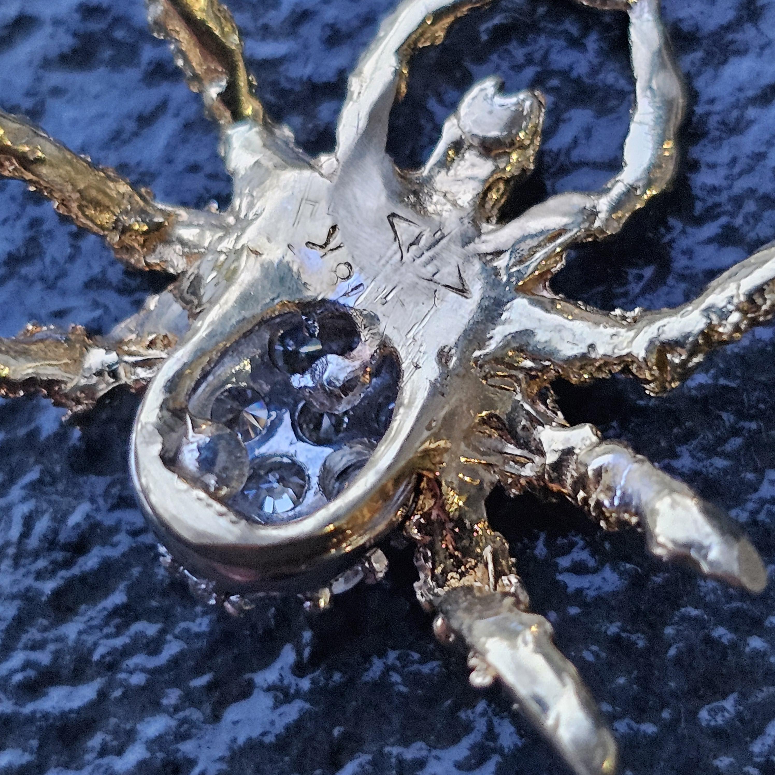 Donna Ciondolo a forma di ragno in oro giallo 18 carati con pavé di diamanti Raro 4,3 g di peso 1