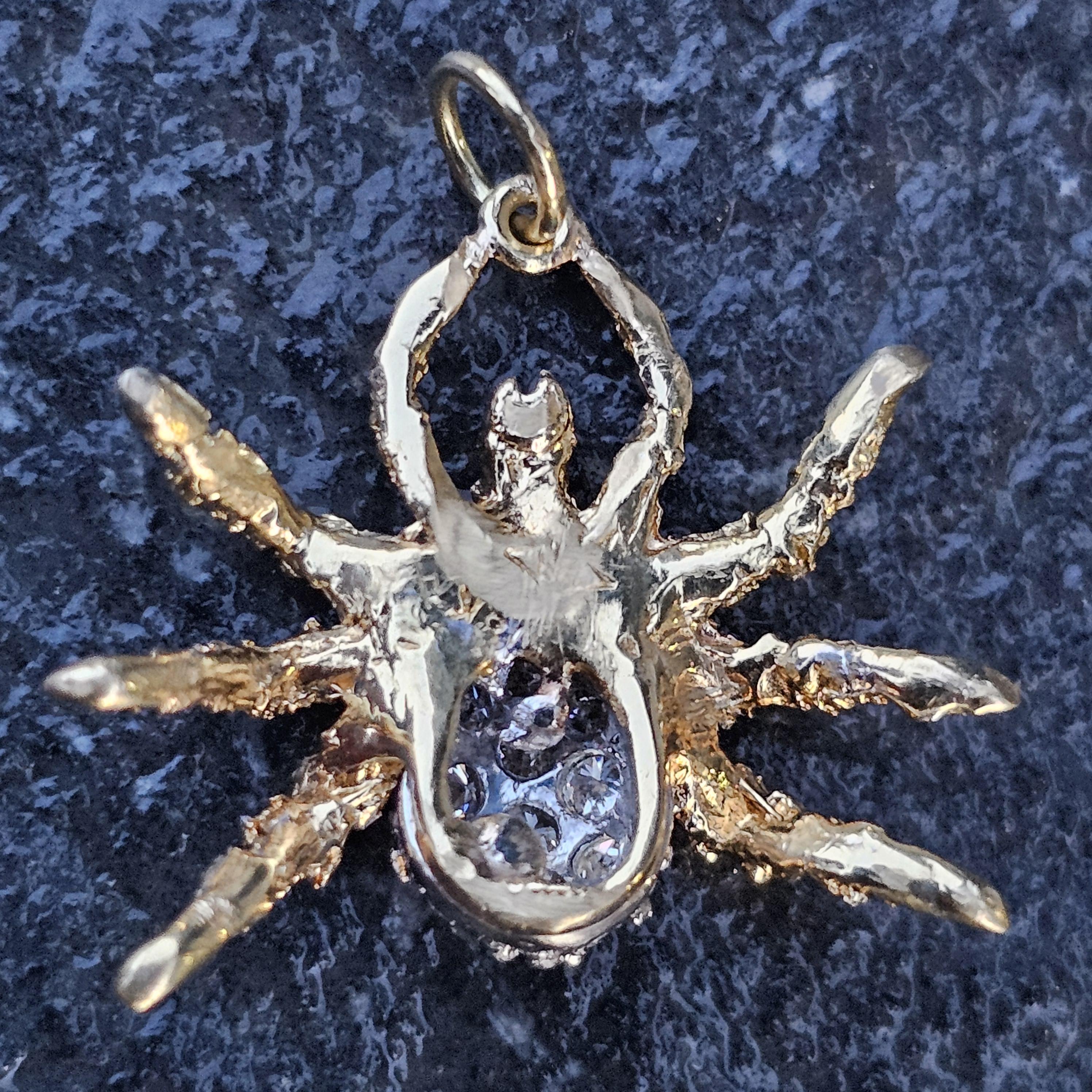 Ciondolo a forma di ragno in oro giallo 18 carati con pavé di diamanti Raro 4,3 g di peso 1