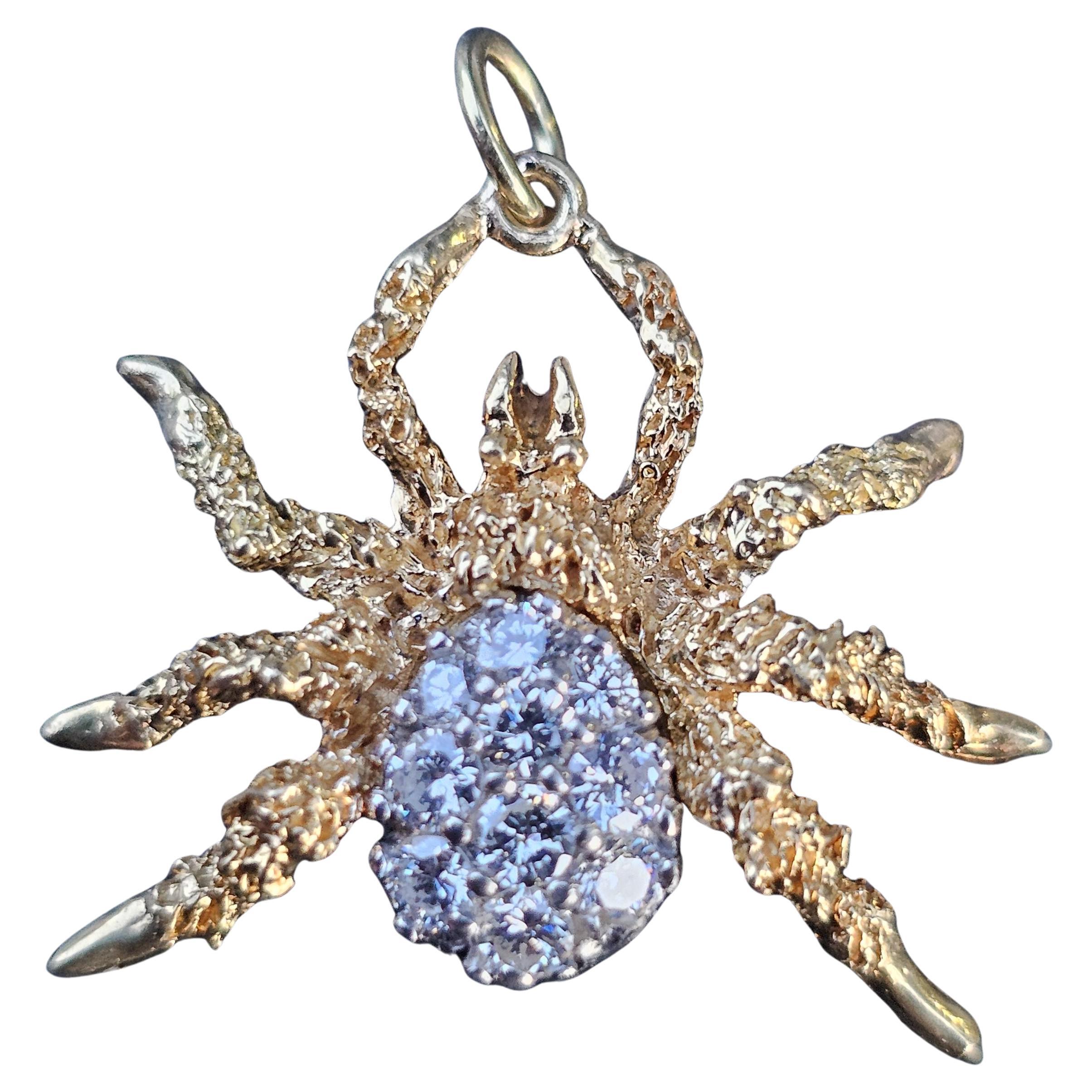 Ciondolo a forma di ragno in oro giallo 18 carati con pavé di diamanti Raro 4,3 g di peso 1" di larghezza in vendita