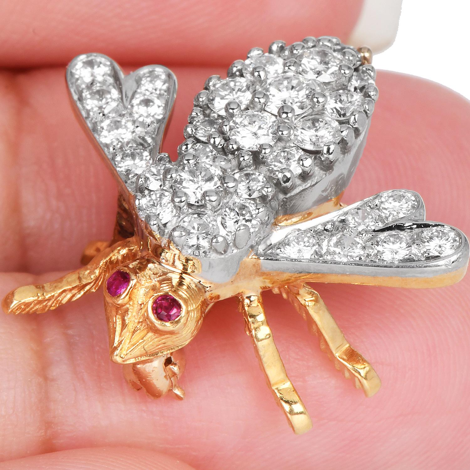 Herbert Rosenthal Vintage Diamond and Ruby Bee Brooch pinThis charming Vintage 1 In Excellent Condition For Sale In Miami, FL