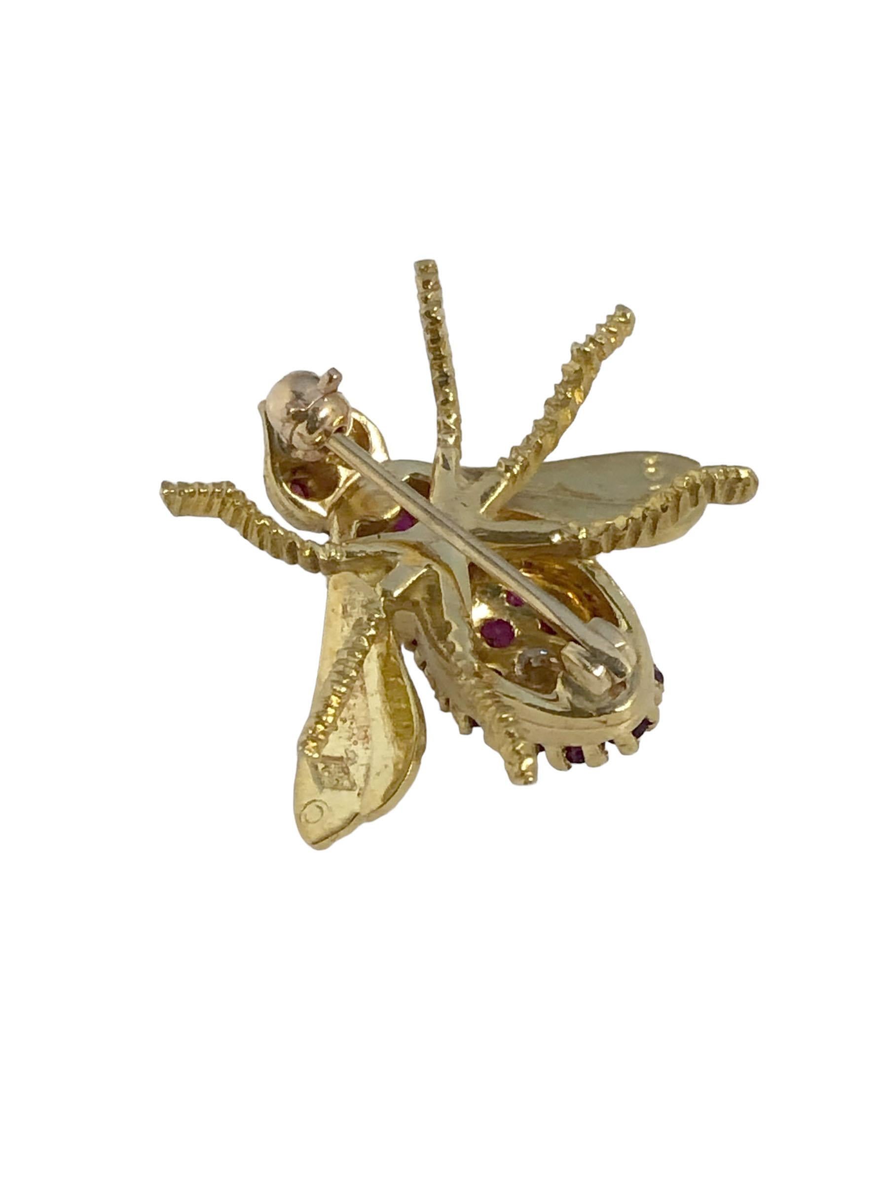 Herbert Rosenthal Broche abeja vintage de oro amarillo con rubíes y diamantes Corte redondo en venta