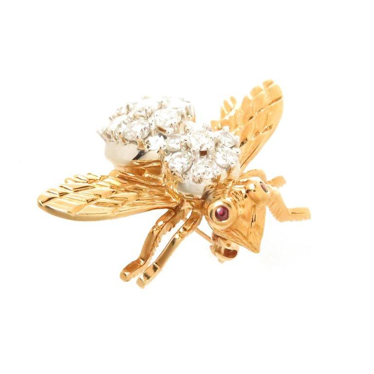 Circa 1980s Herbert Rosenthal 18K yellow Gold Bee brooch, measuring just over 3/4 inch in length and 1 inch wing tip to wing tip ( wide ) set with 1 carat of Round Brilliant cut Diamonds grading as F- G in color and VS in Clarity. Also Having Ruby