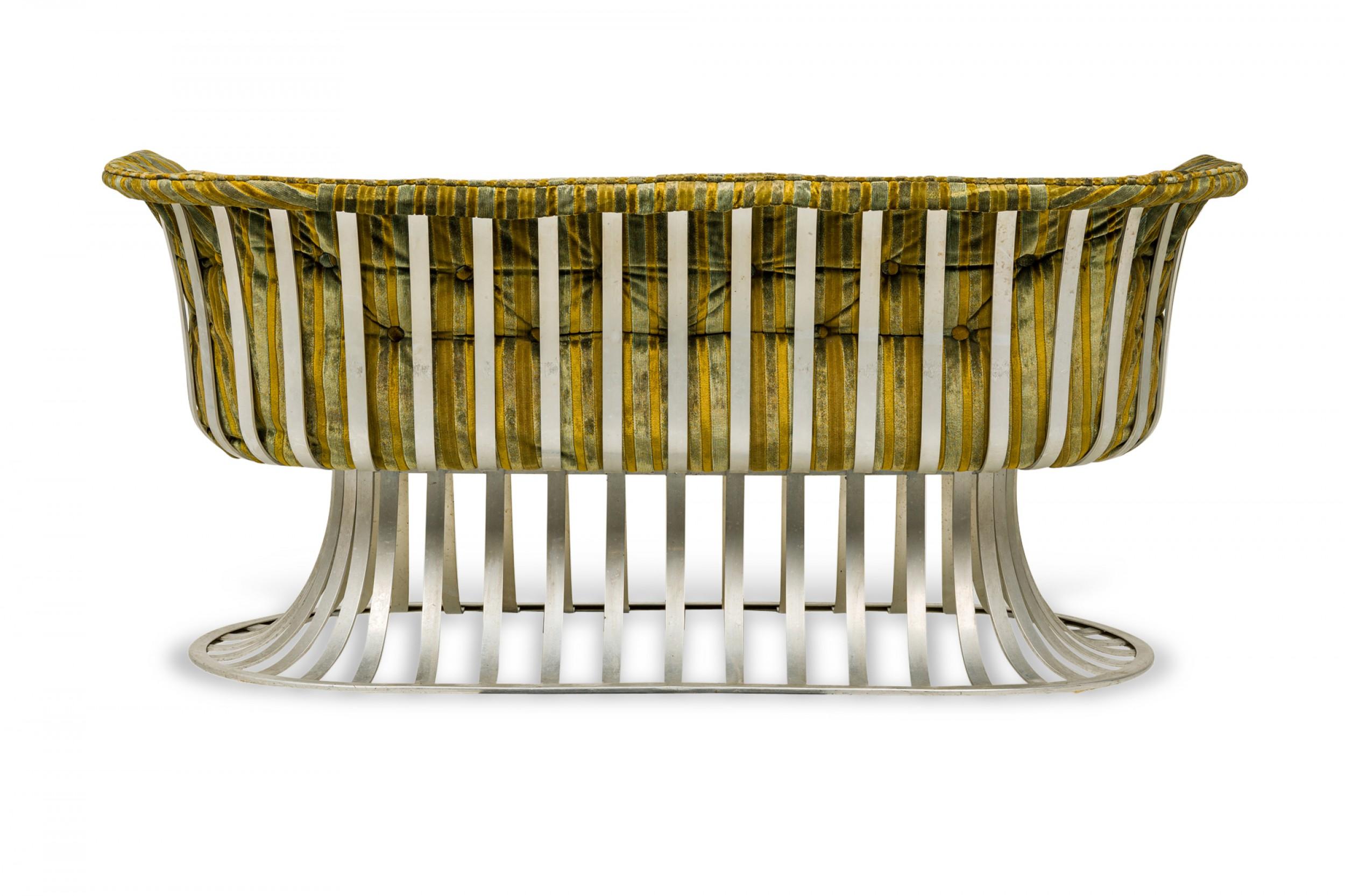 Herbert Saiger per Lee L.Woodard & Sons Divano imbottito in alluminio con base a tulipano in vendita 5