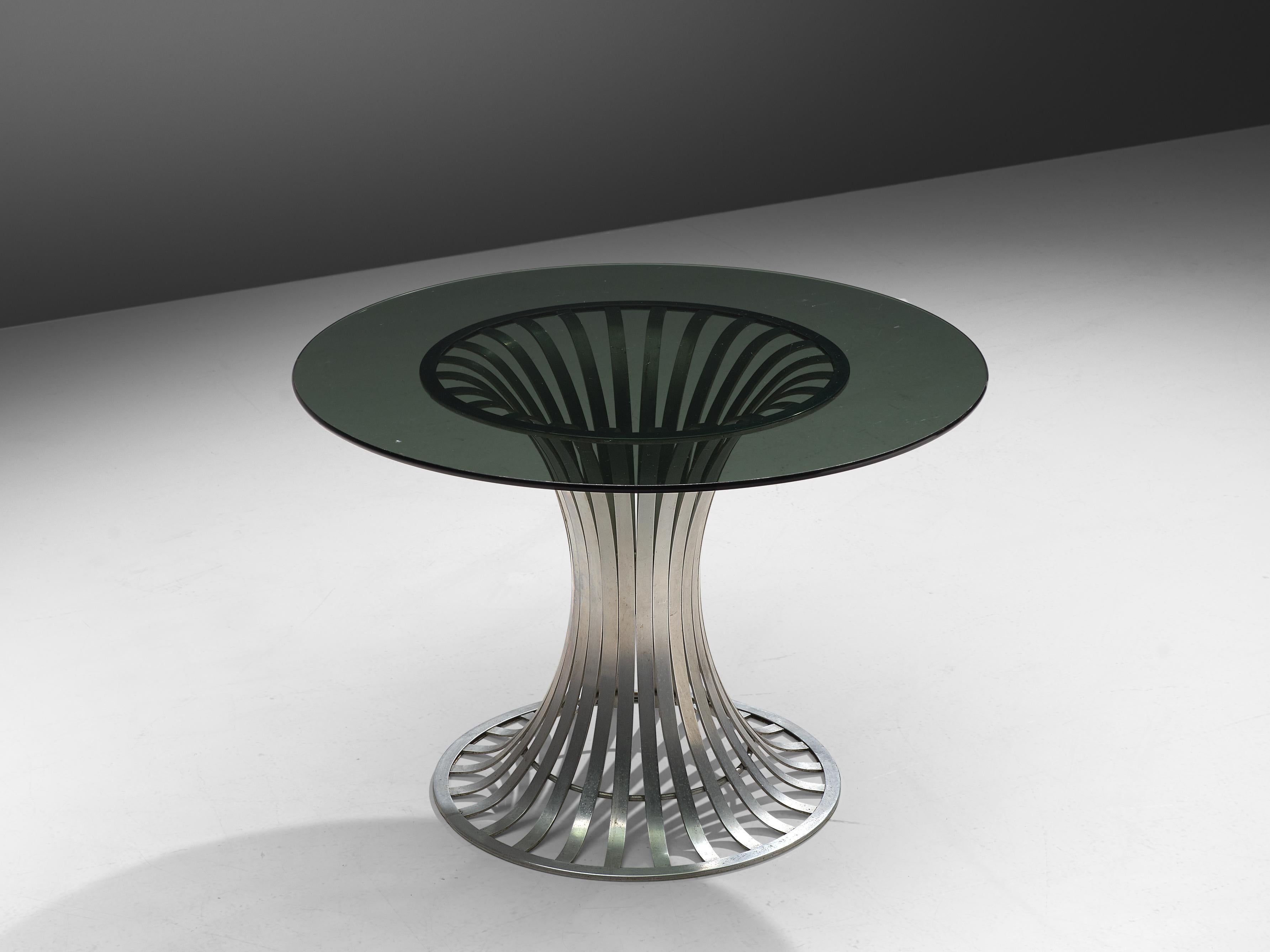 Herbert Saiger for Woodard, round dining table, aluminum, glass, United States, 1960s

Originally designed as outdoor furniture, this smooth dining or centre table by Herbert Saiger fits an indoor setting as well. The round table top is executed in