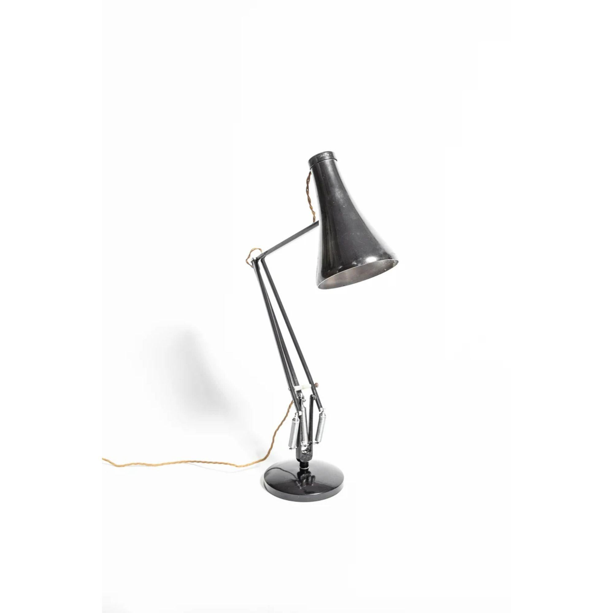 Herbert Terry & Sons Model 75 Anglepoise desk lamp, circa 1970

An original Herbert Terry Anglepoise lamp, c.1970. Light scratches to the enamel finish commensurate with age.

Dimensions: H 91cm x W 14cm.