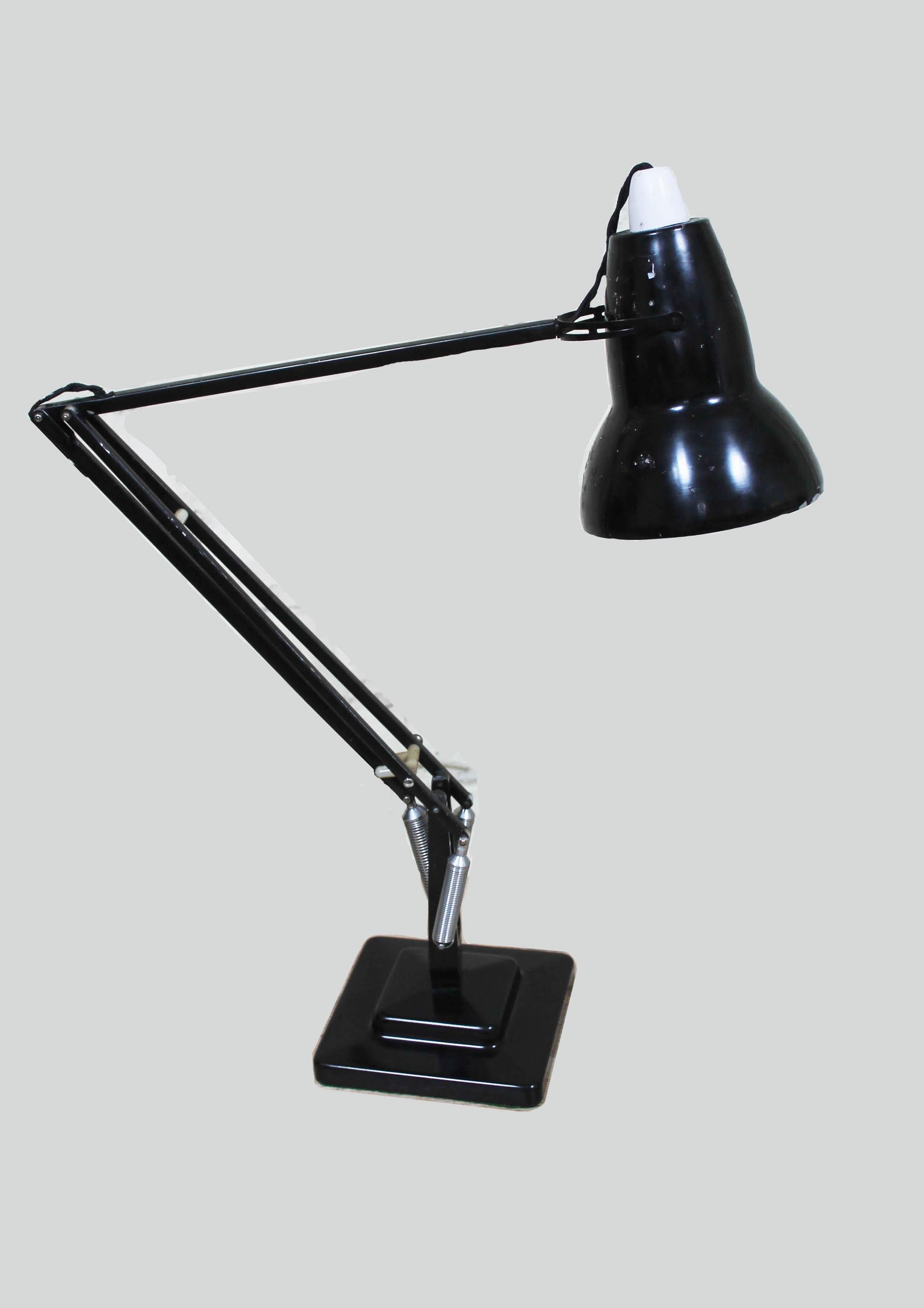 Art déco Herbert Terry Anglepoise lampe de bureau articulée à deux marches noire, modèle 1227, années 1930  en vente