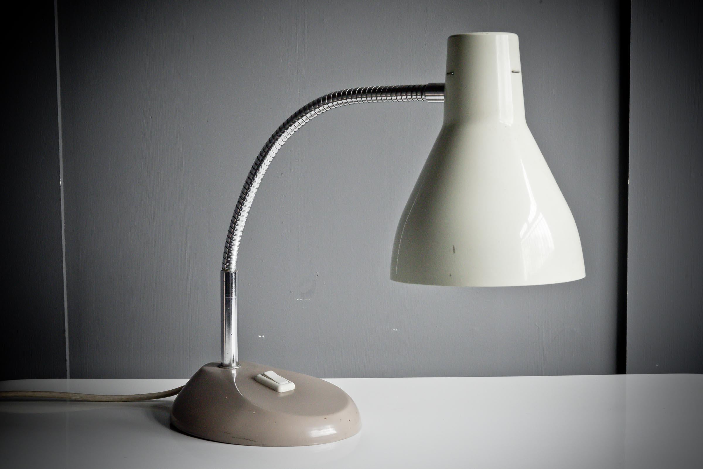articulated arm lamp
