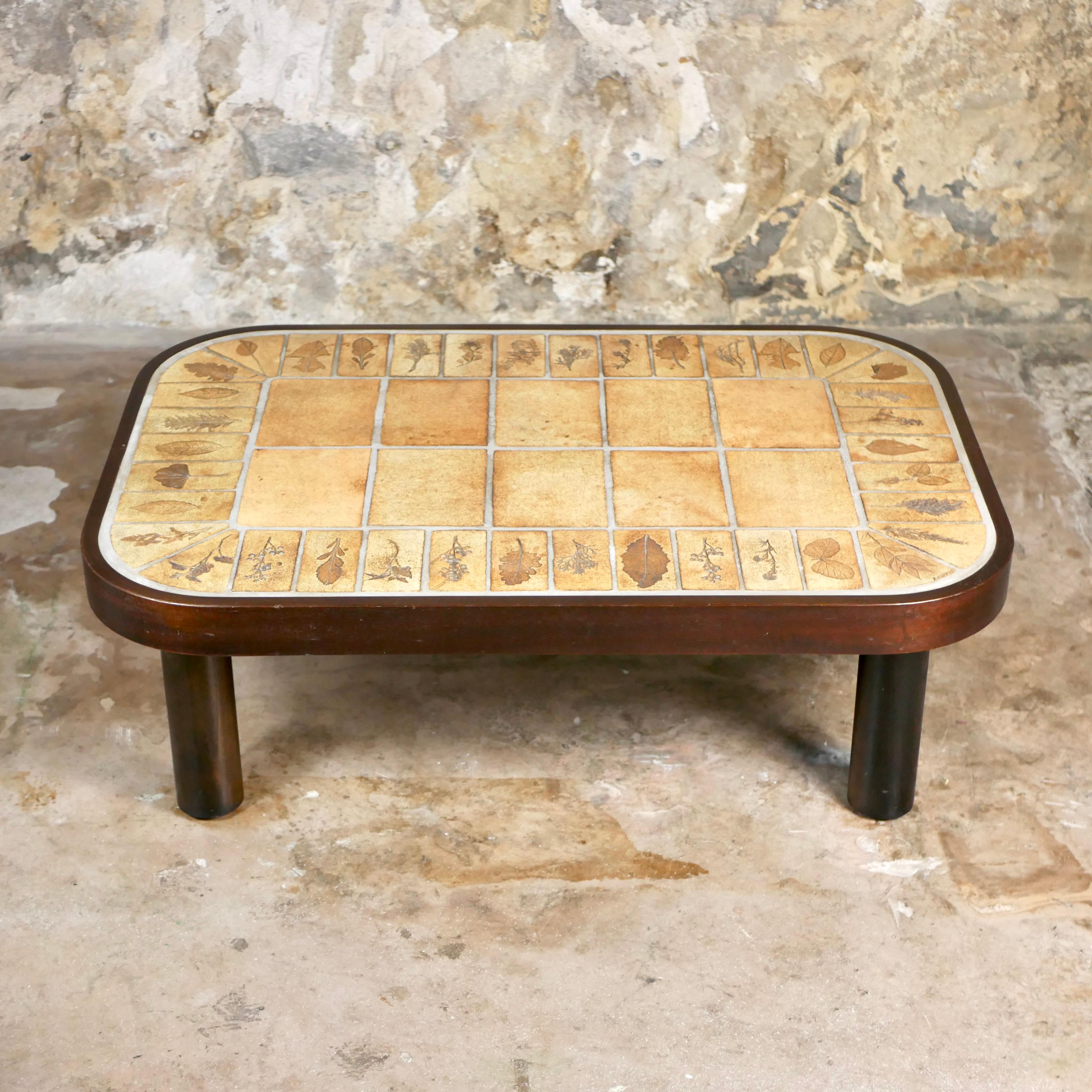 Ceramic and wood coffee table, made by Roger Capron in the end of the 1960s.
It is part of the 