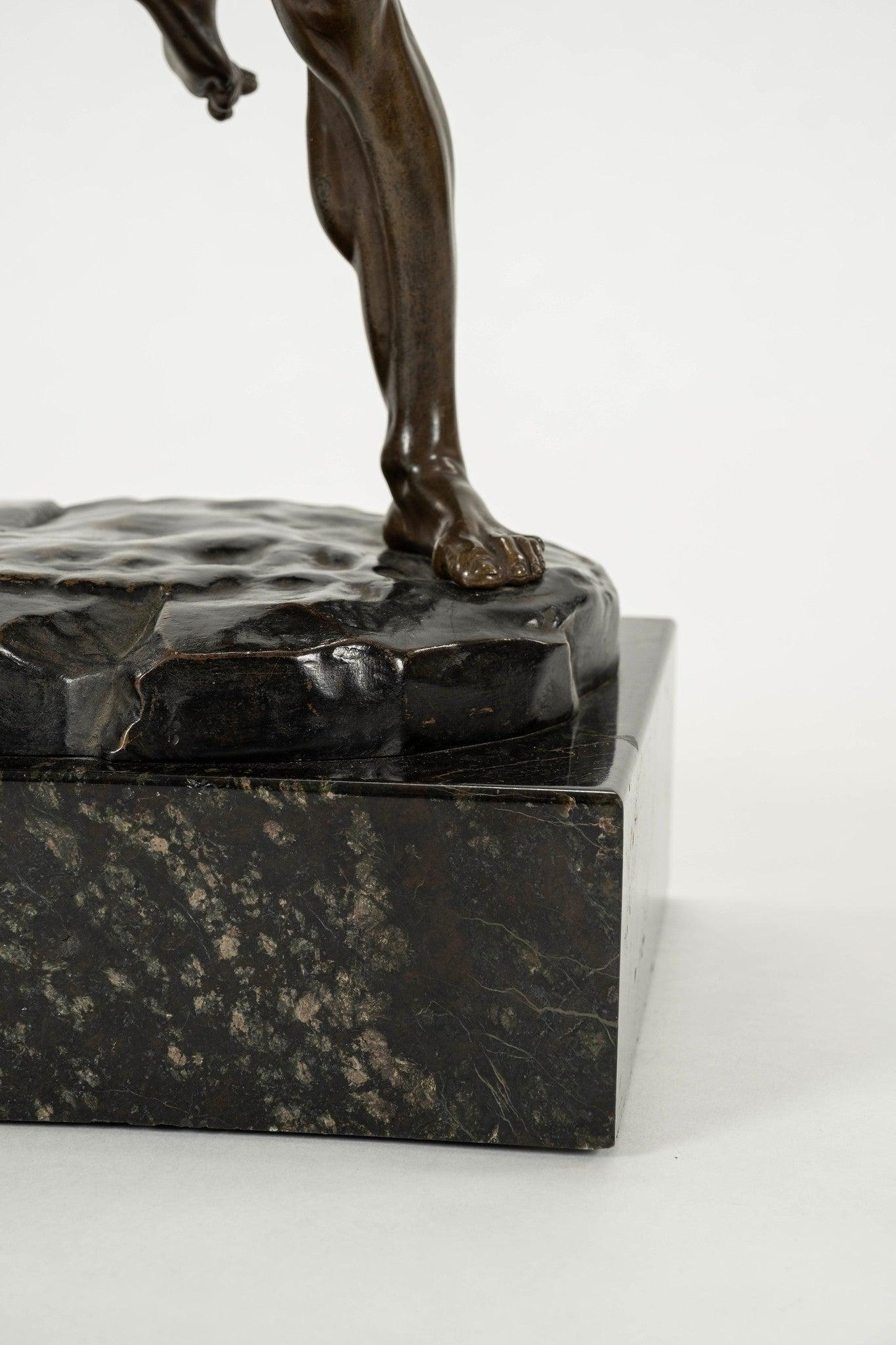 Ercole Anteo - Scultura in bronzo di Carl Kauba in vendita 4