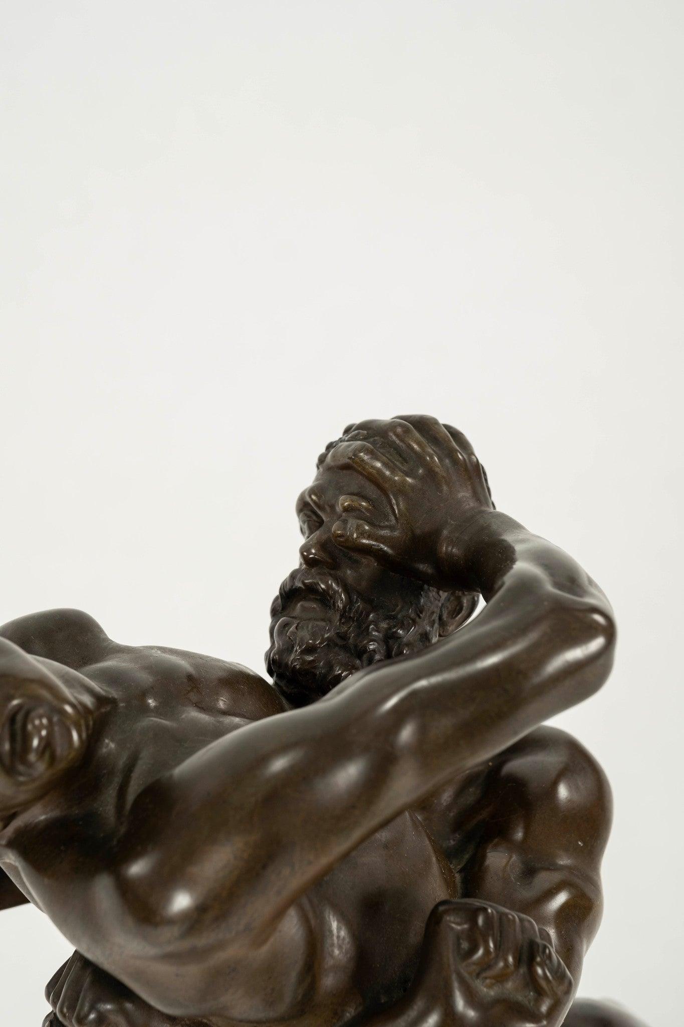 Ercole Anteo - Scultura in bronzo di Carl Kauba in vendita 2