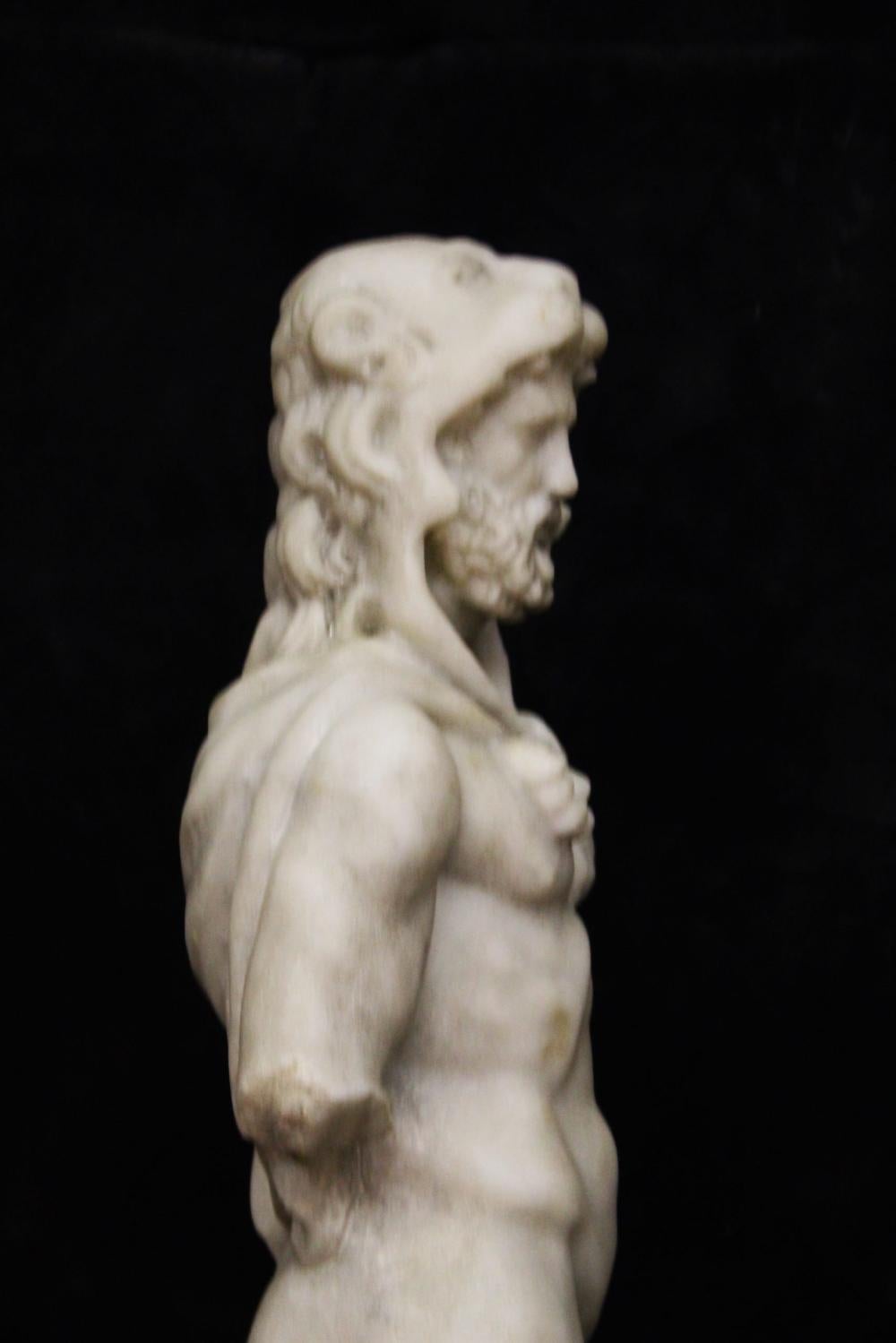 Hercules in marble In Good Condition For Sale In Rome, IT