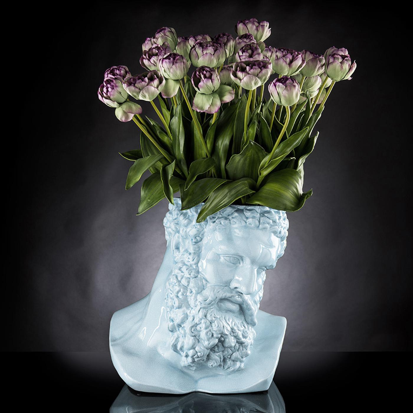 The Hercules Purist Blue Vase boasts a striking fusion of classical Italian art and modern styling, offering an intricate depiction of the the famous Greek hero. Beautifully hand-crafted by expert artisans from ceramic, this decorative piece is