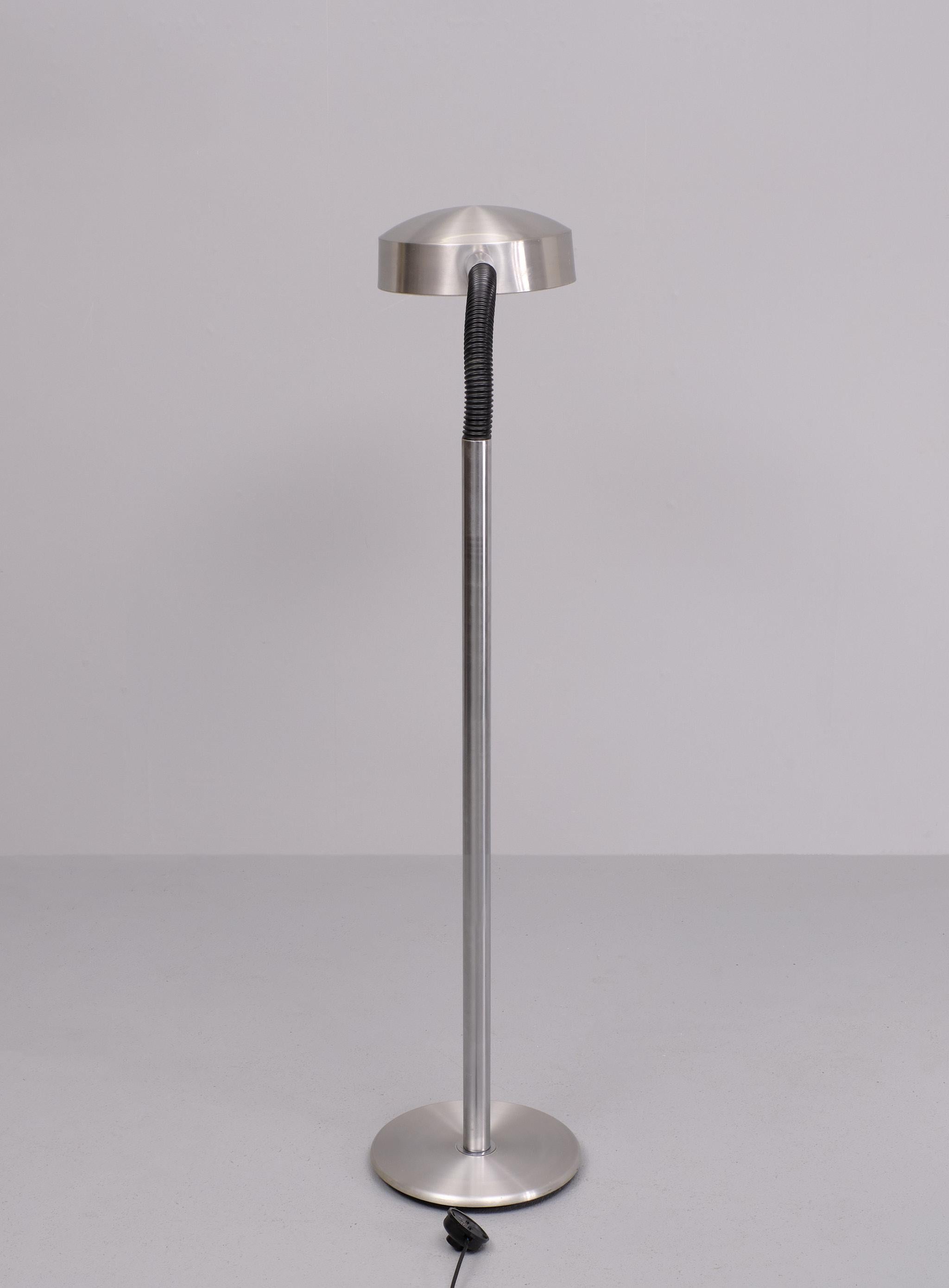 Herda Aluminum flexibler Schwanenhals  Stehlampe 1970er Jahre  (Ende des 20. Jahrhunderts) im Angebot