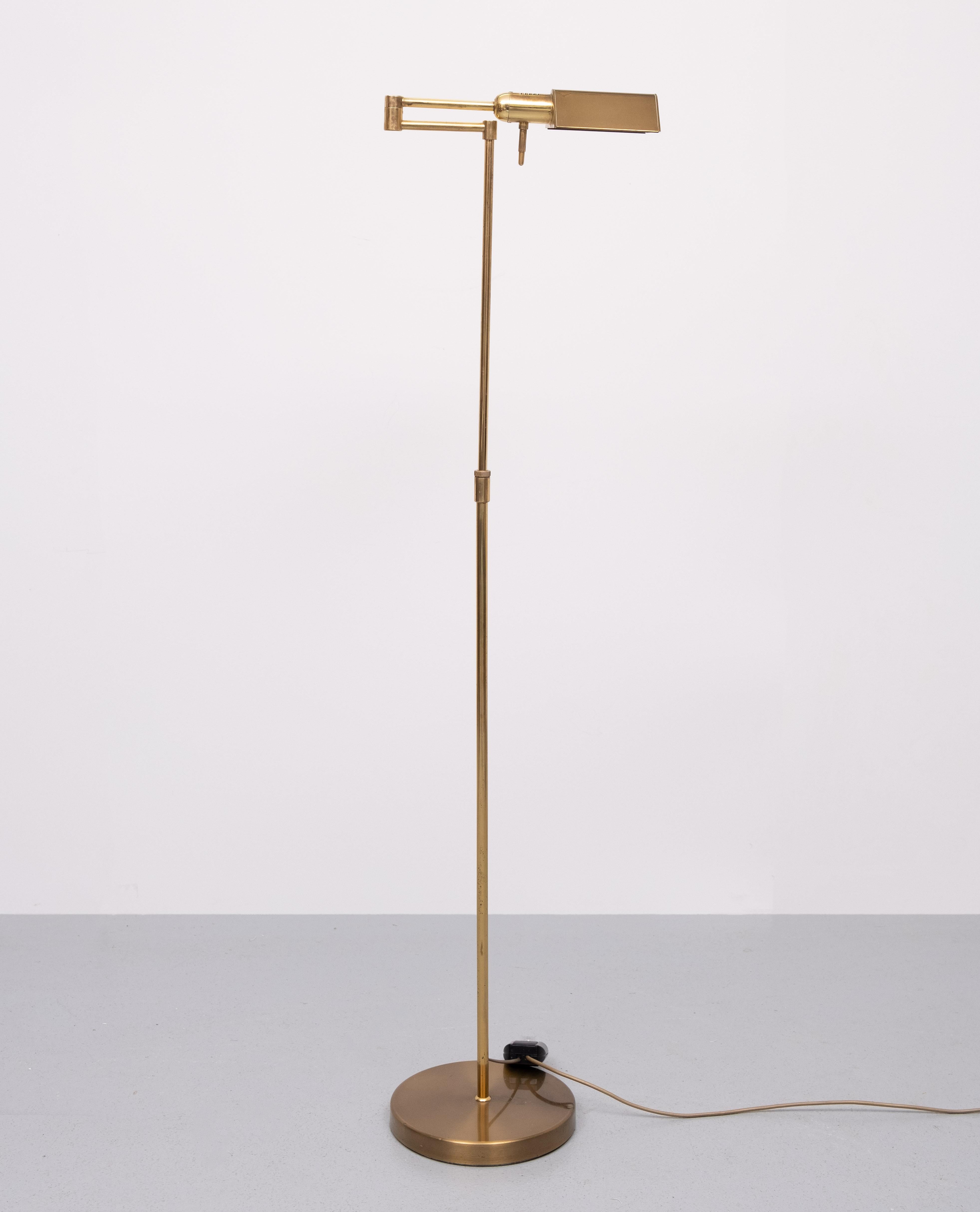 Herda Messing  Halogen Schwenkarm Stehleuchte 1980er (Niederländisch) im Angebot