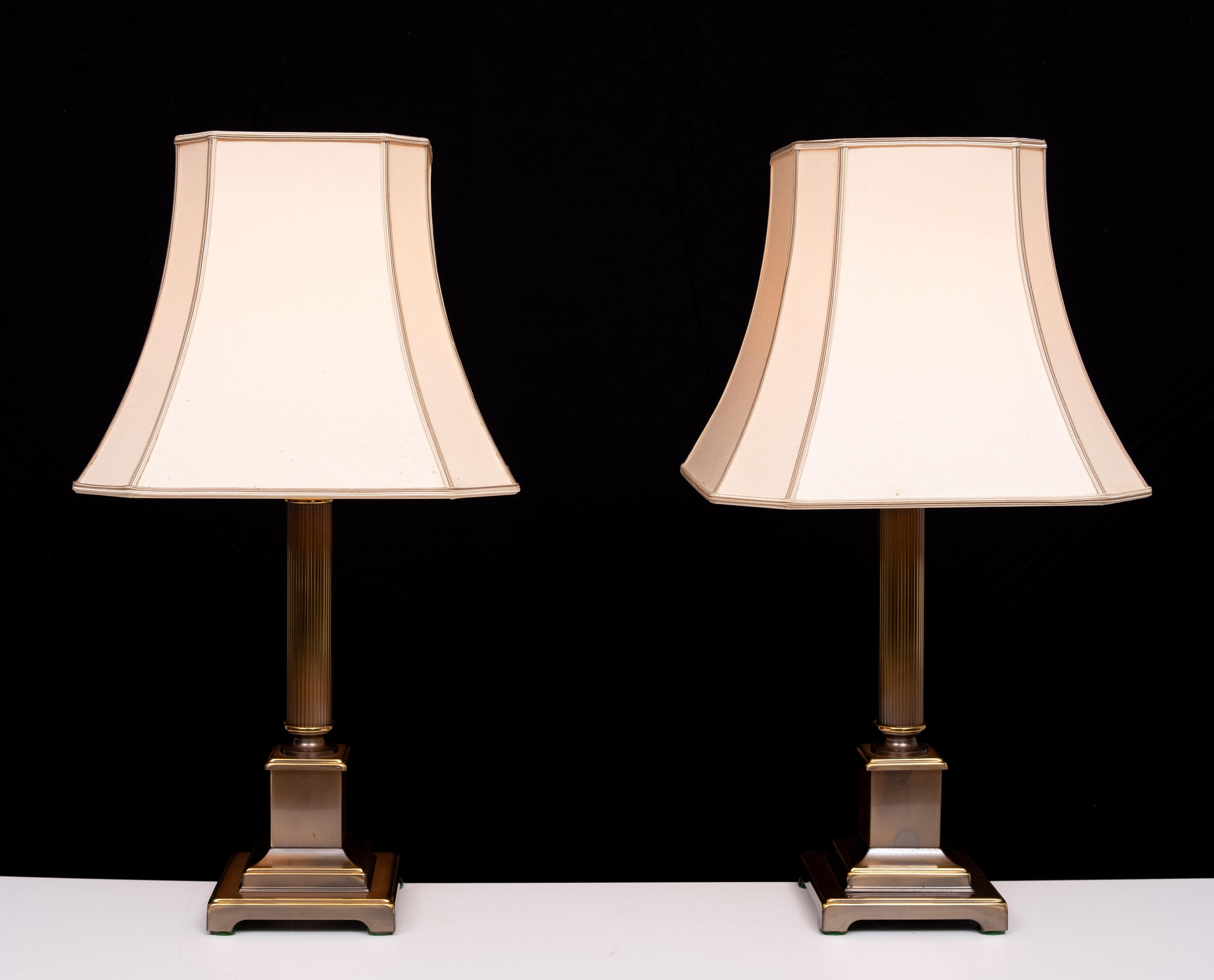 Laiton AND Lights Light  Lampes de table à colonnes des années 1970 en vente
