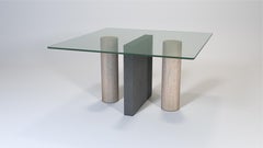 Tavolo da pranzo HERDER in marmo travertino, ardesia nera e cristallo Spagna In magazzino