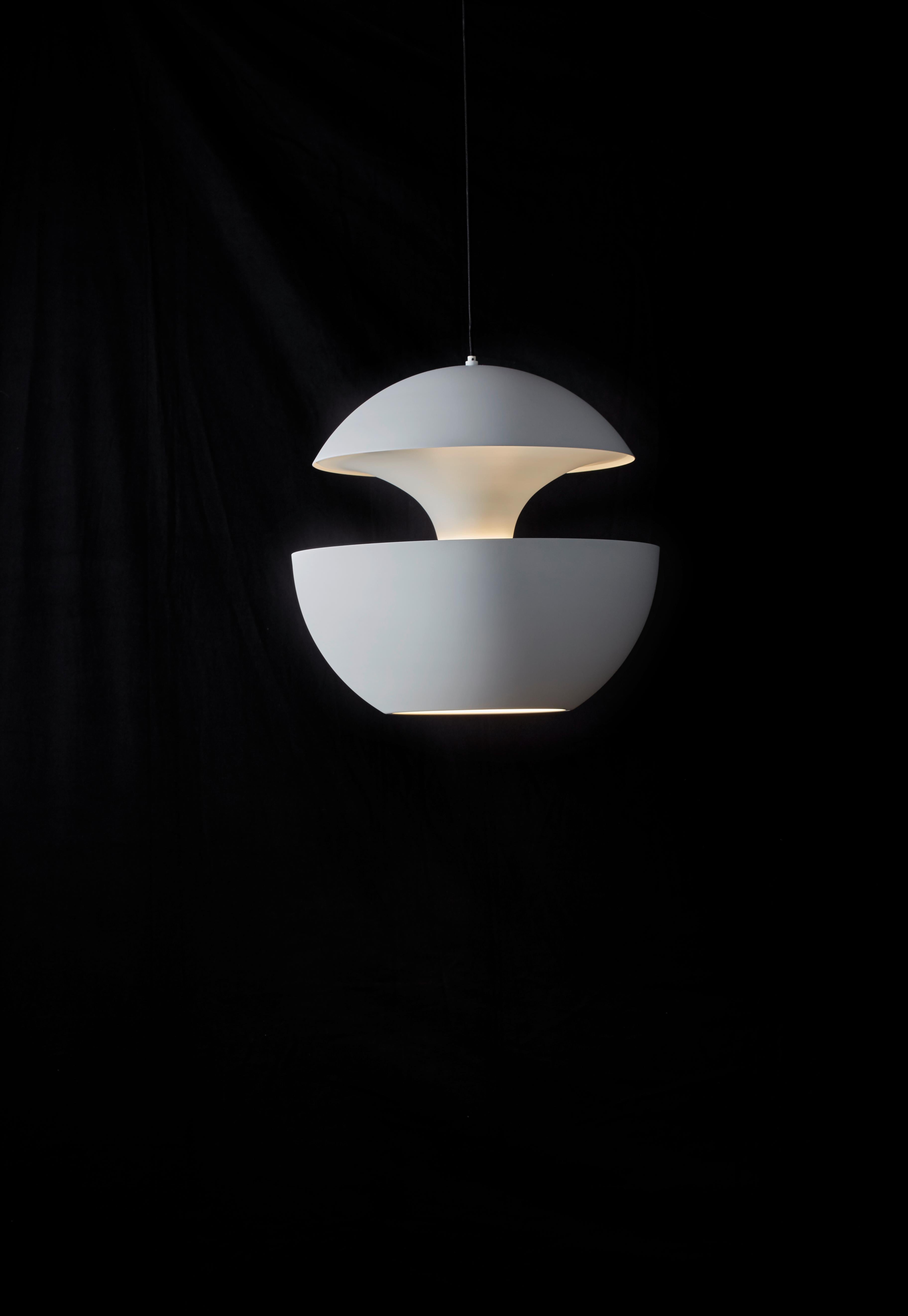 Here Comes The Sun Small white pendant lamp by Bertrand Balas
Dimensions: D 17.5 x H 17.5 cm
Materials: Aluminum
Available in different sizes and colors.

All our lamps can be wired according to each country. If sold to the USA it will be wired