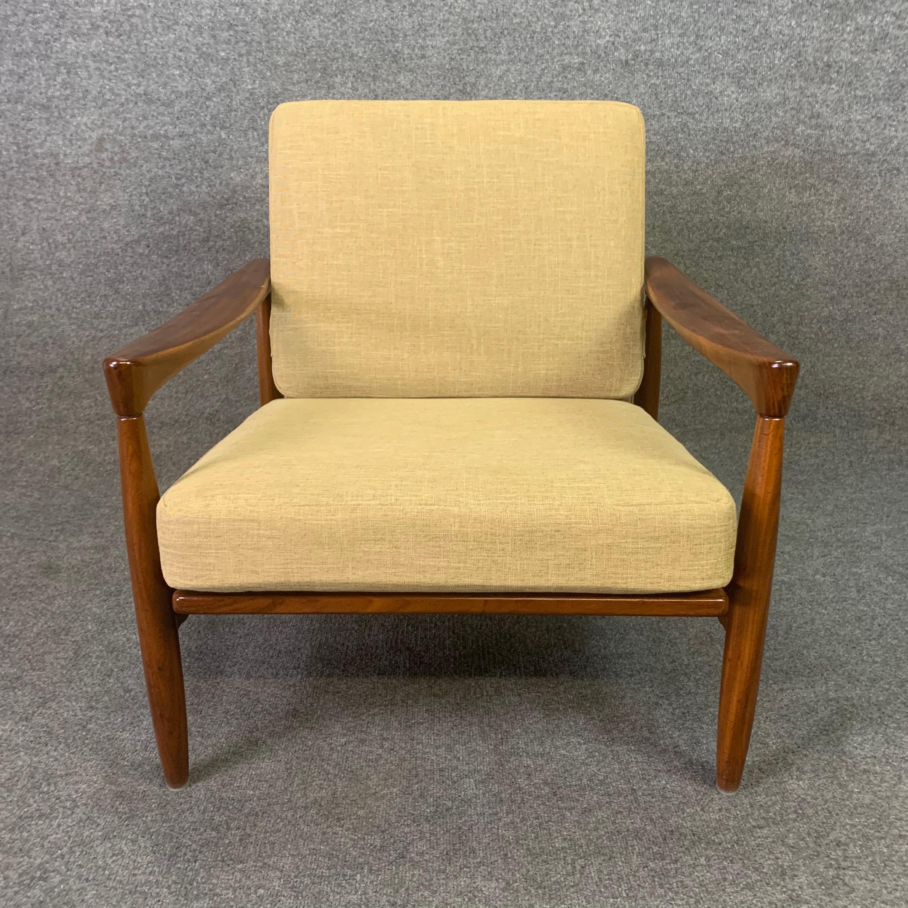 Mid-20th Century Here is a Beautiful Modern Lounge Chair Model 