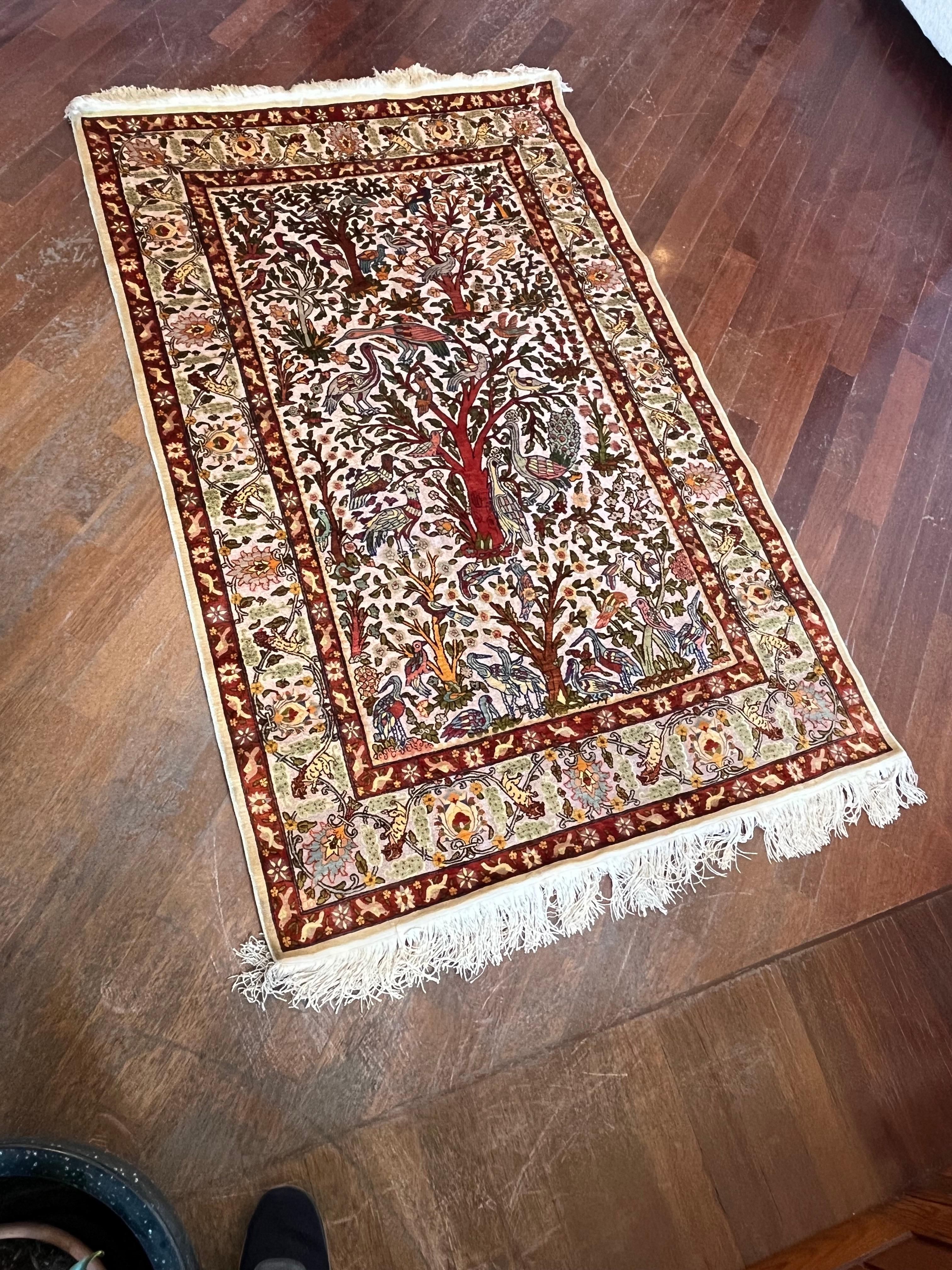 Hereke Teppich handgeknüpft in Seide und mit 24 kt Goldfäden, NIE GEBRAUCHT, 1980 (Ende des 20. Jahrhunderts) im Angebot