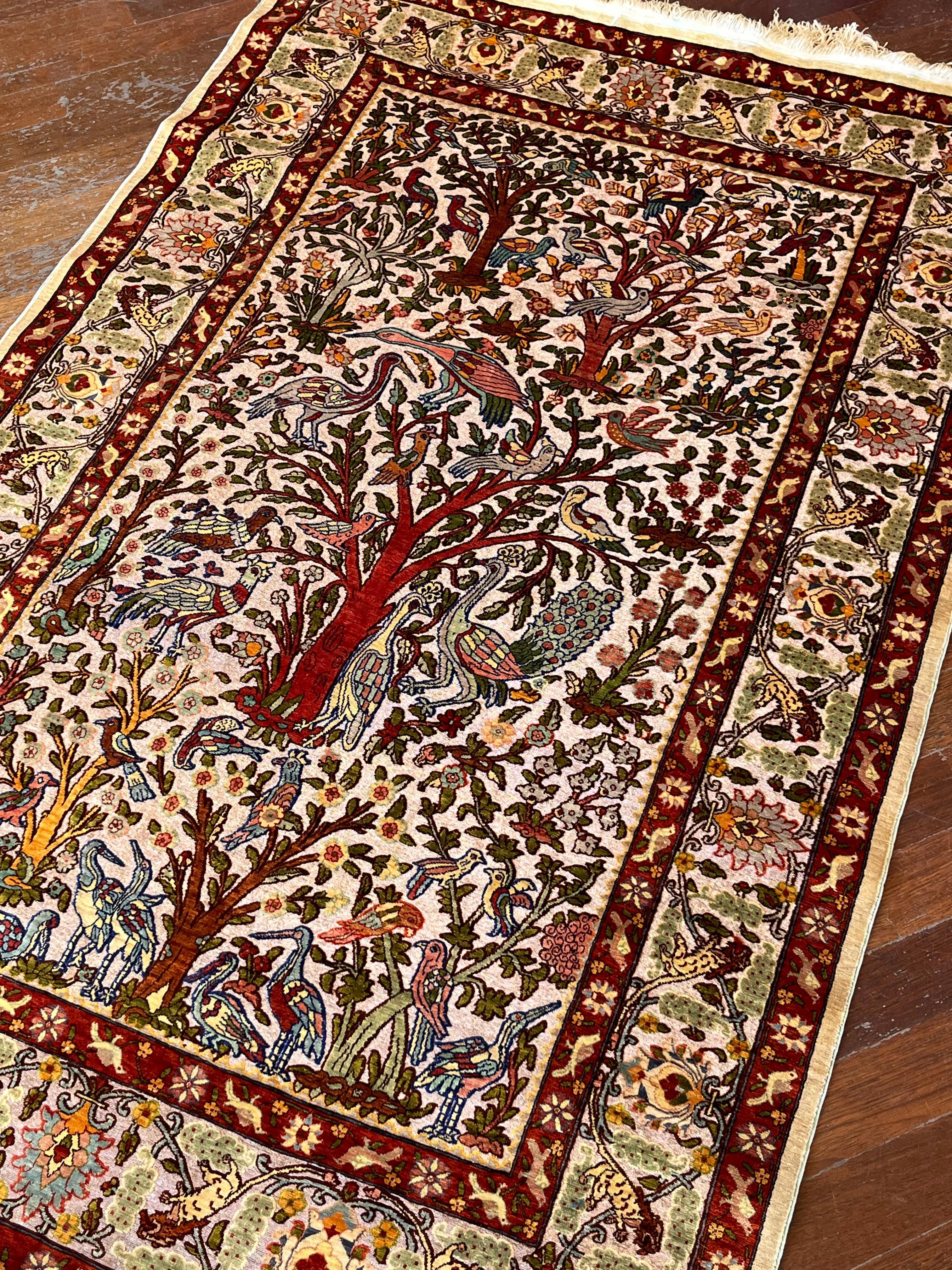 Hereke Teppich handgeknüpft in Seide und mit 24 kt Goldfäden, NIE GEBRAUCHT, 1980 im Angebot 1