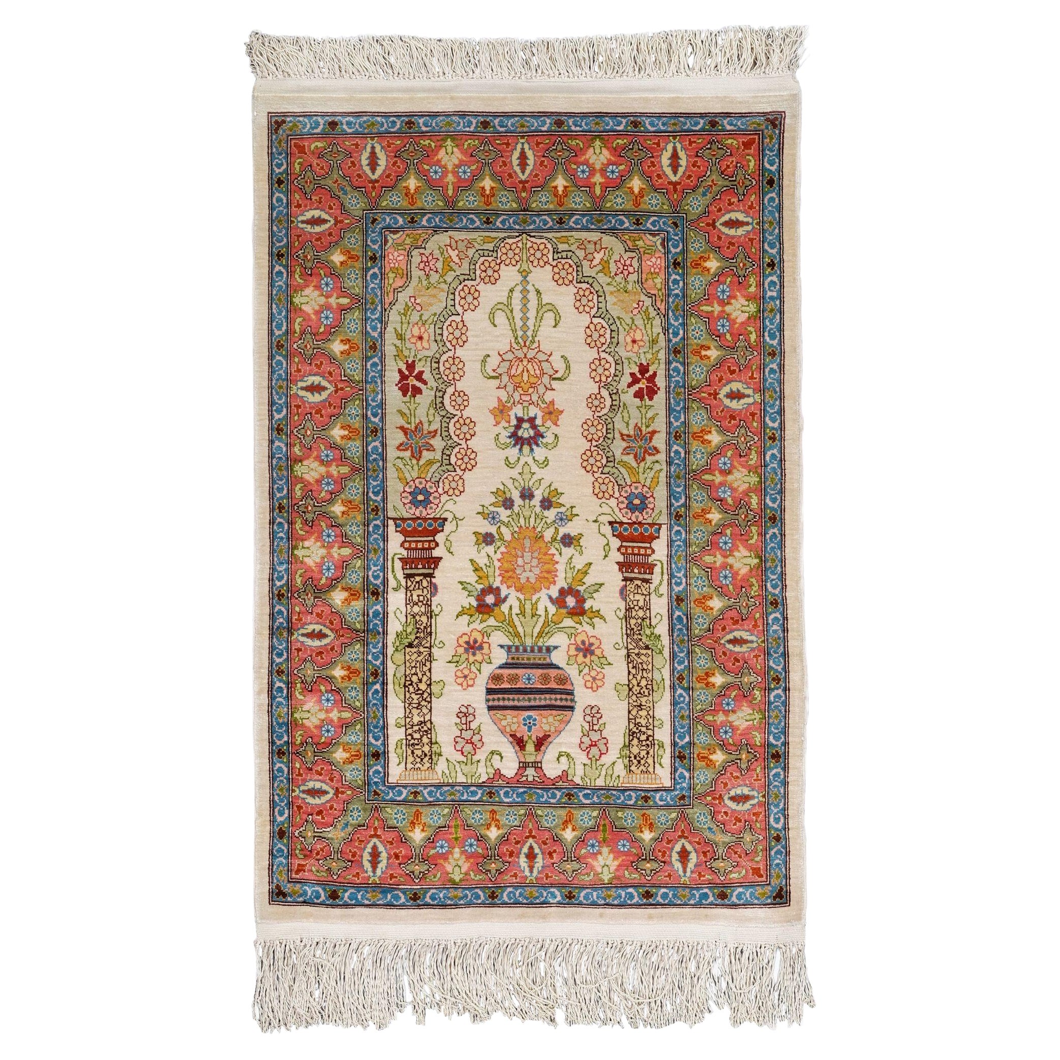 Tappeto antico in seta Hereke - Mid Century Antiques in vendita