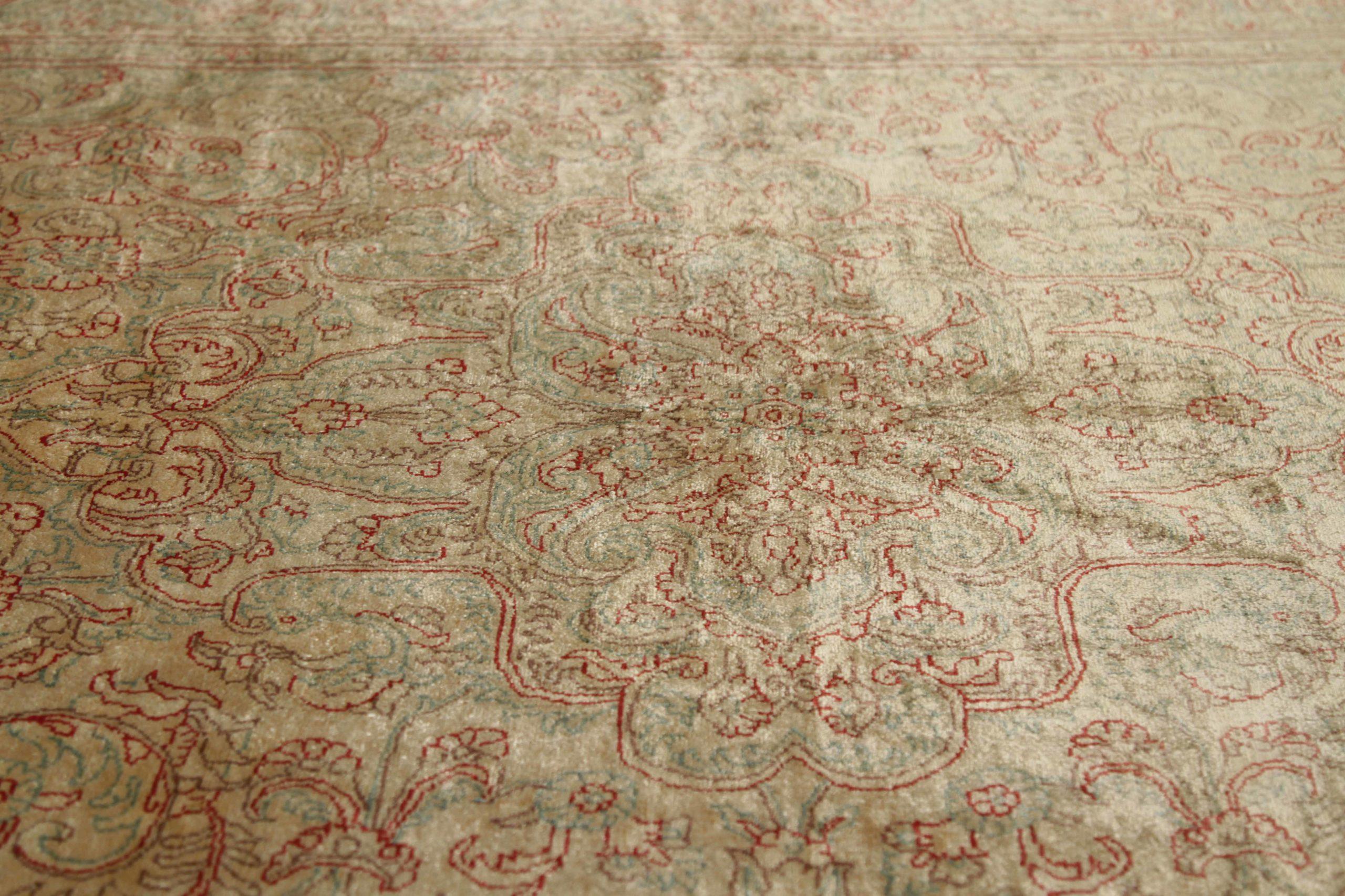 20th Century Herekeh Area Rugs - 68255 For Sale