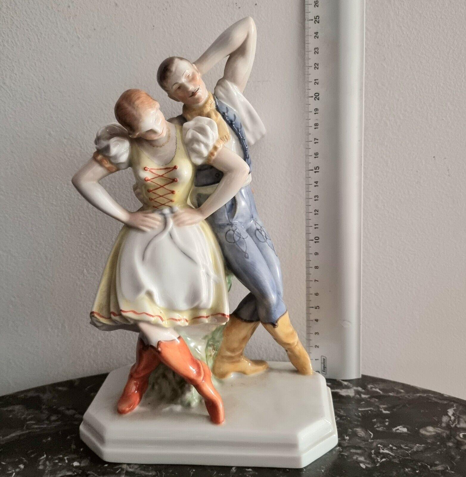 HEREND 1941, Porcelain statuette 'Dancers', Vintage In Good Condition For Sale In SAINT-CLOUD, FR