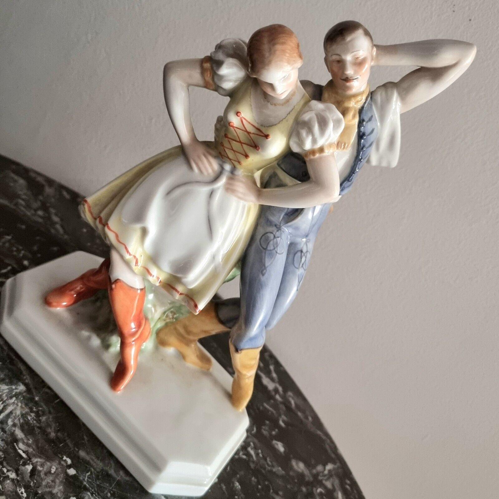 HEREND 1941, Porcelain statuette 'Dancers', Vintage For Sale 1