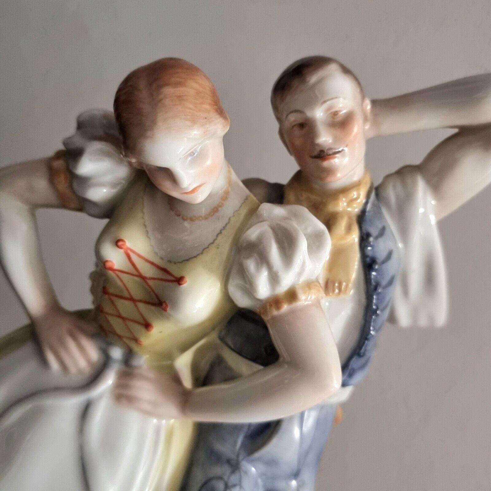 HEREND 1941, Porcelain statuette 'Dancers', Vintage For Sale 2