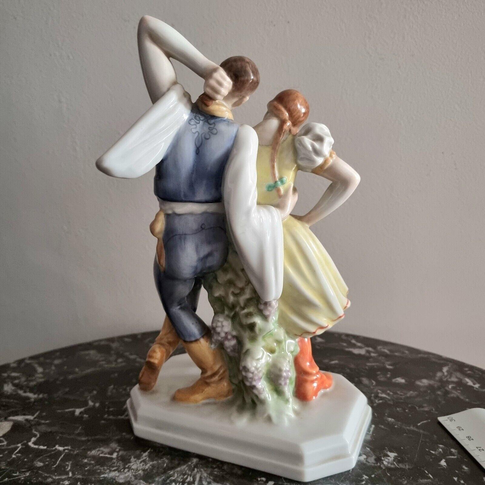 HEREND 1941, Porcelain statuette 'Dancers', Vintage For Sale 4